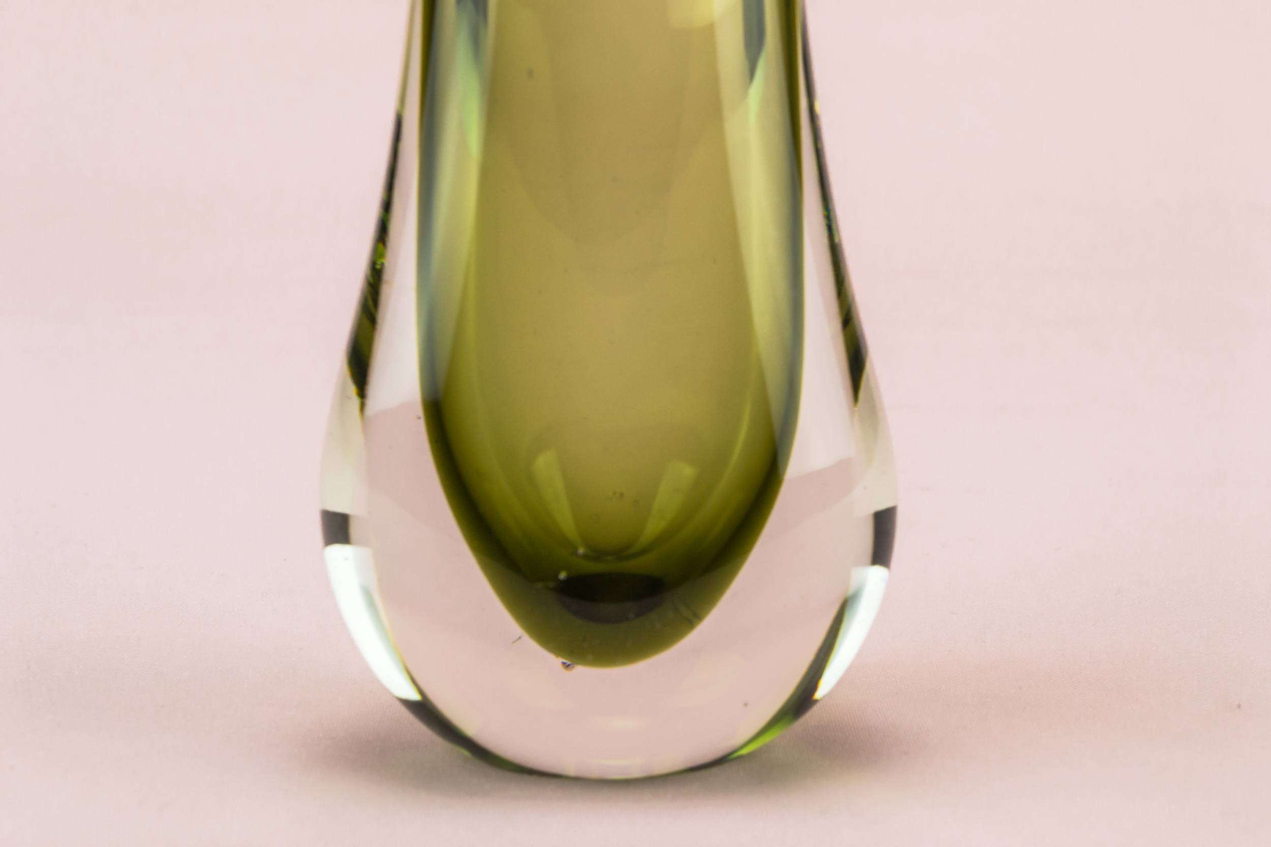 Modernist Vintage VASE — Whitefriars green glass vase 1