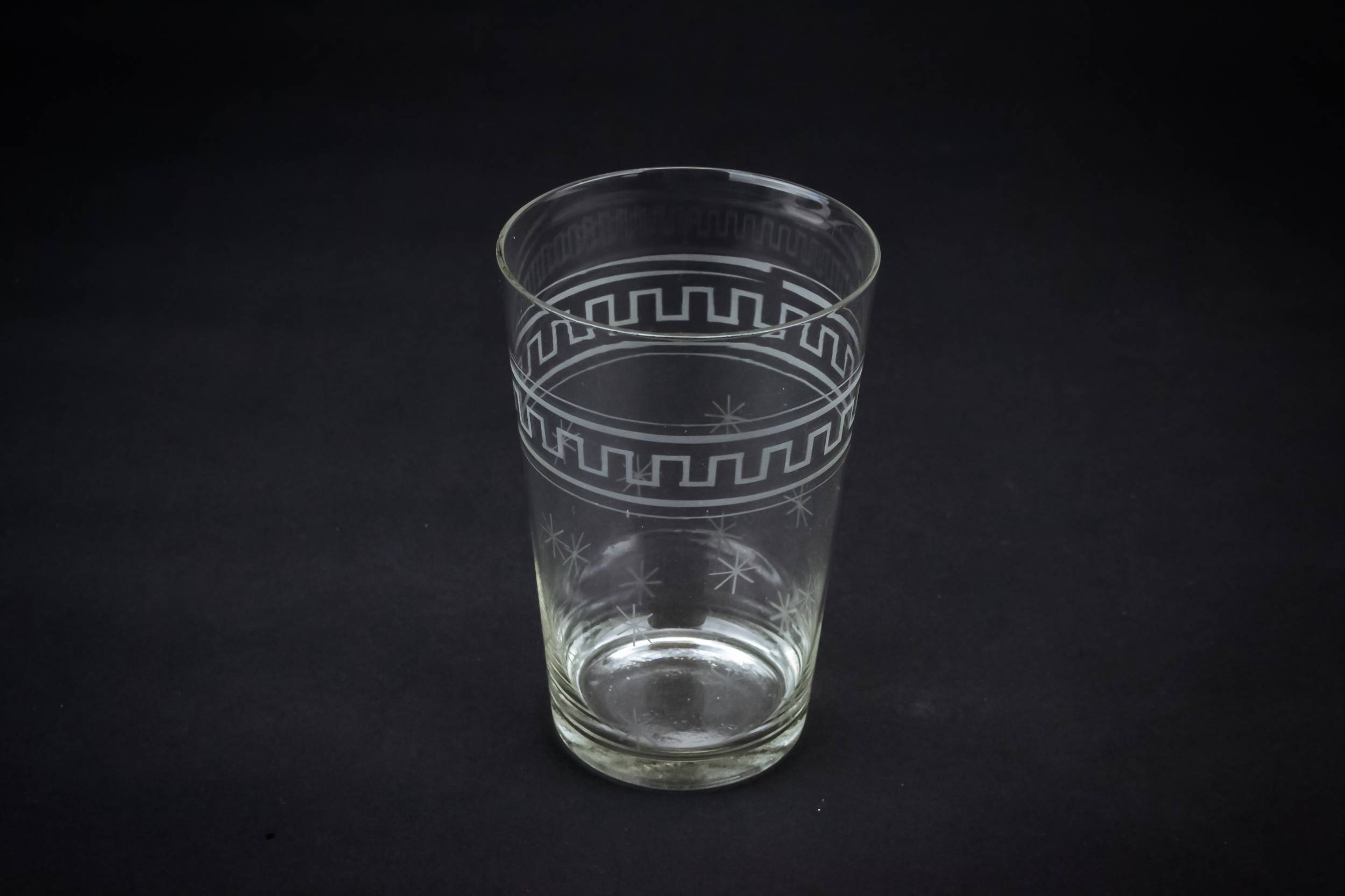 Clear Retro 0.5 — Star engraved cocktail glass 2