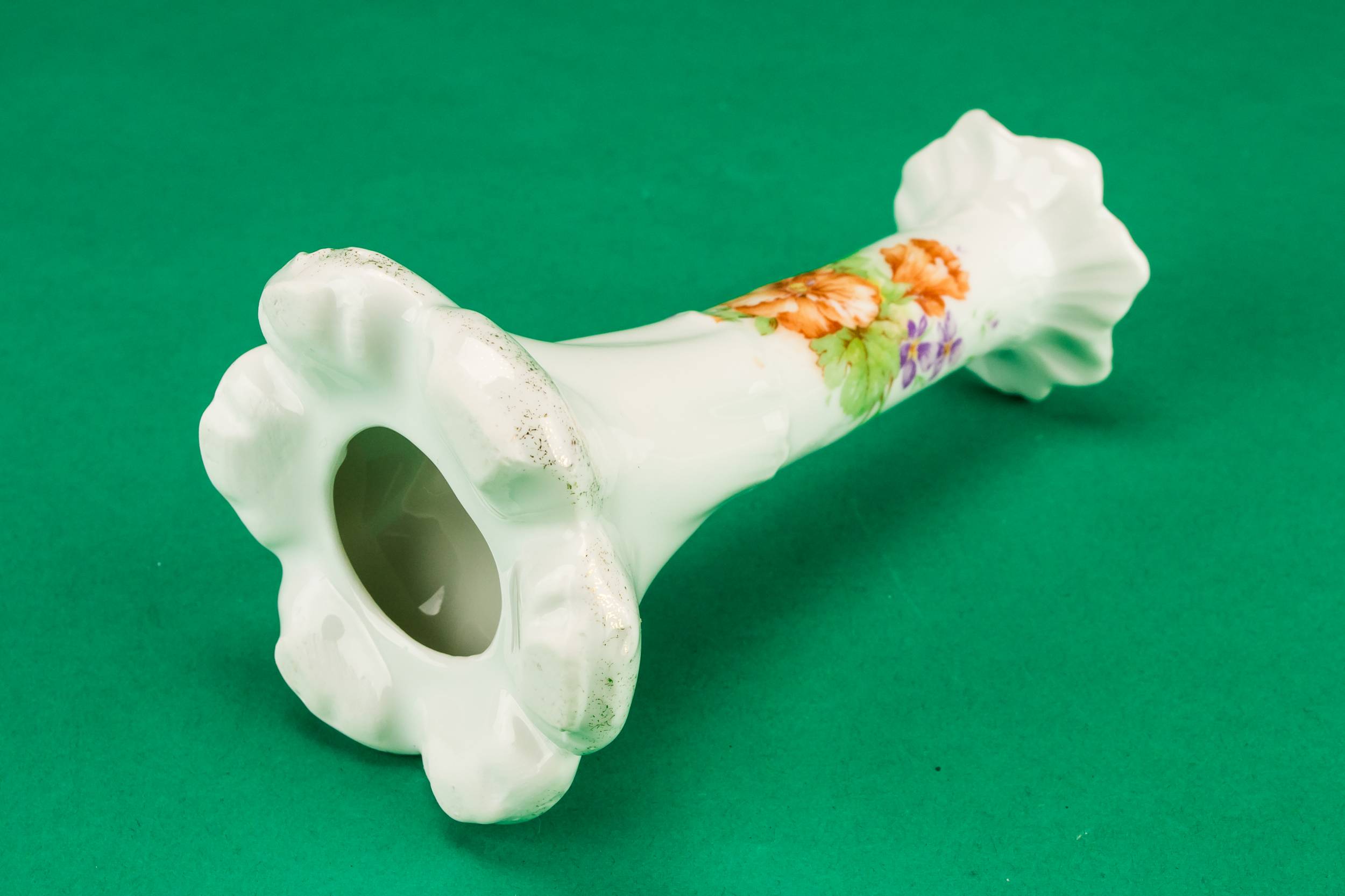 Art Nouveau Elegant — 2 white floral candlesticks 2