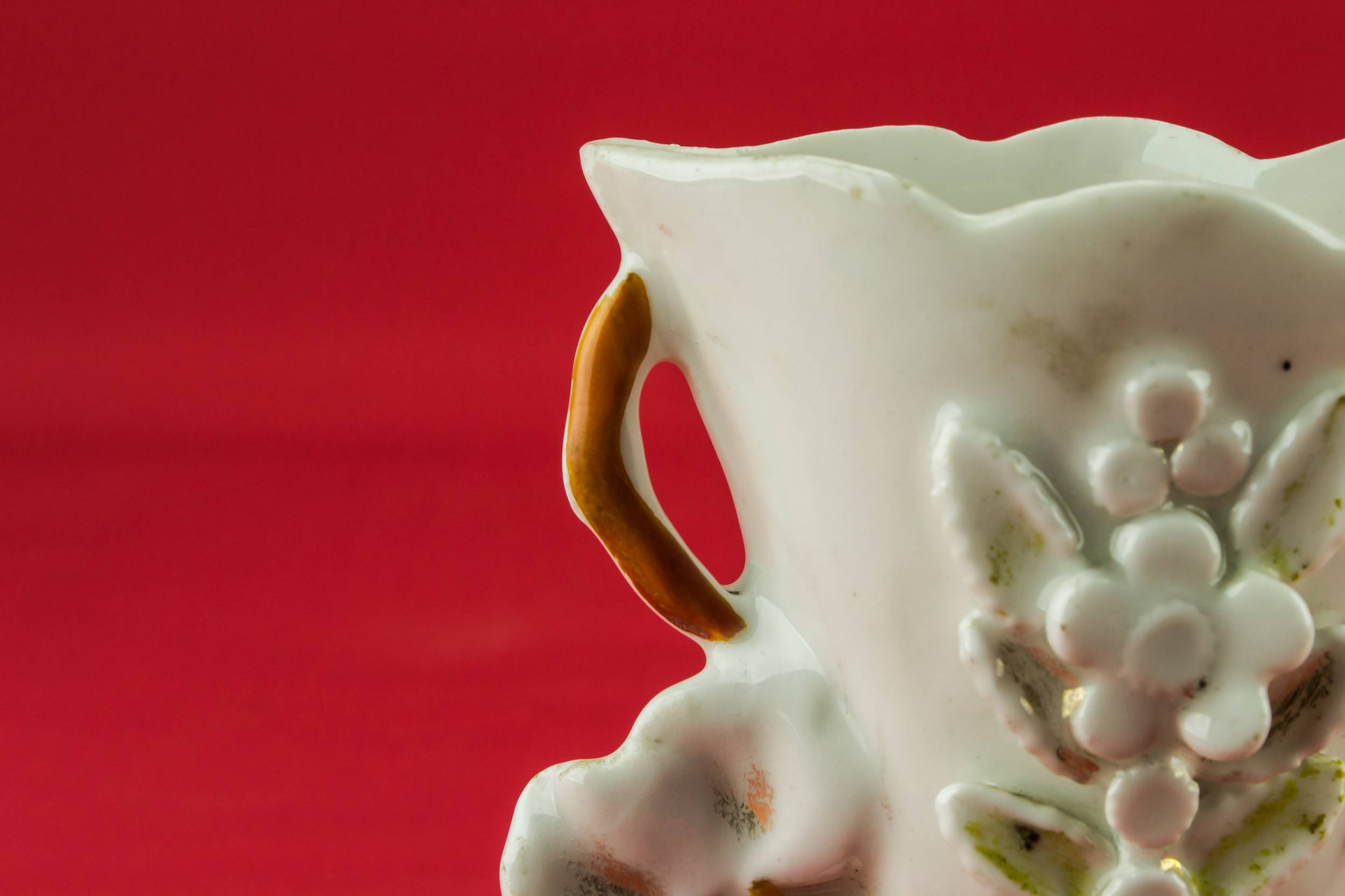 Antique White Porcelain — Small flat flower vase 1