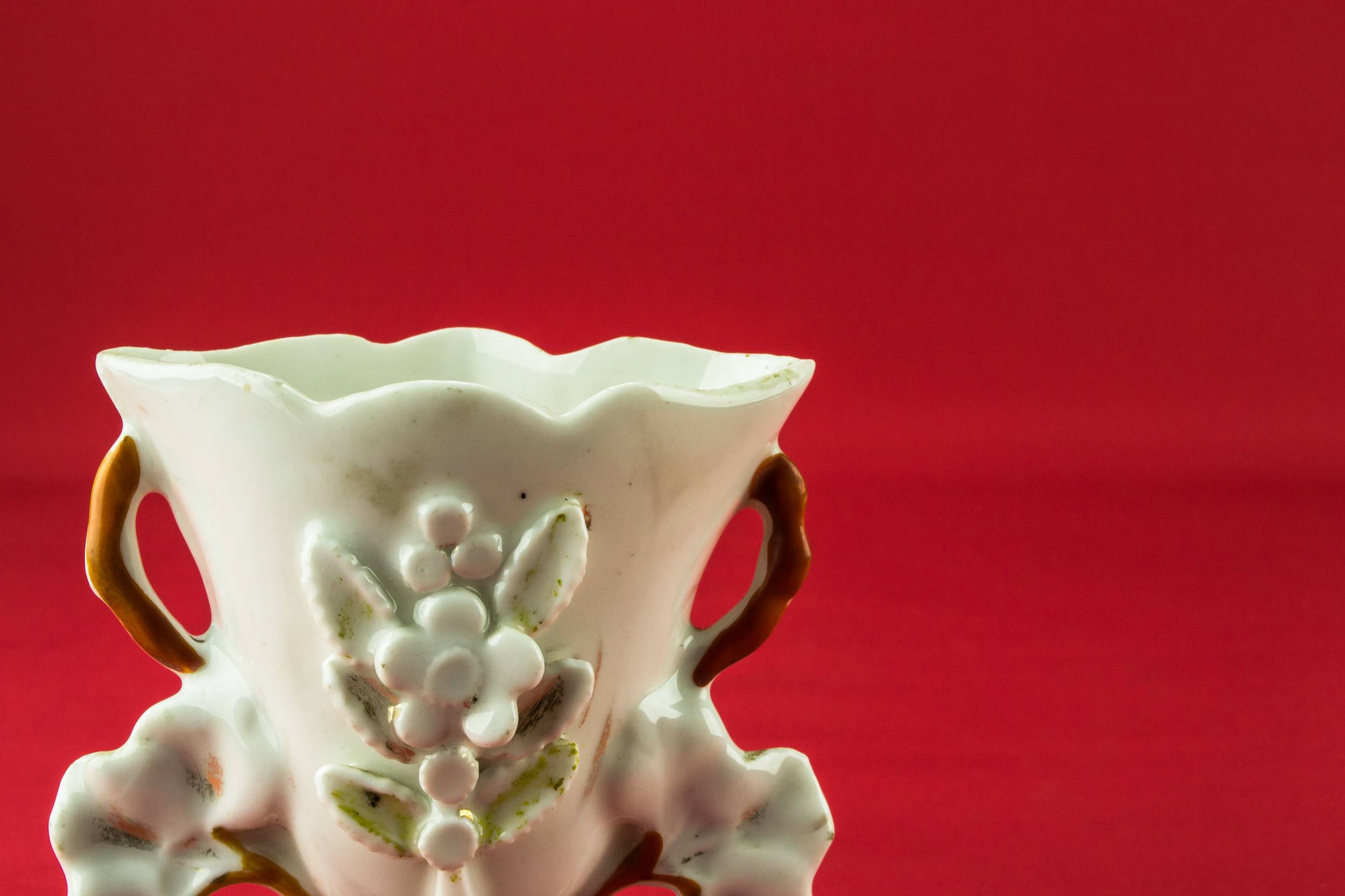 Antique White Porcelain — Small flat flower vase 3