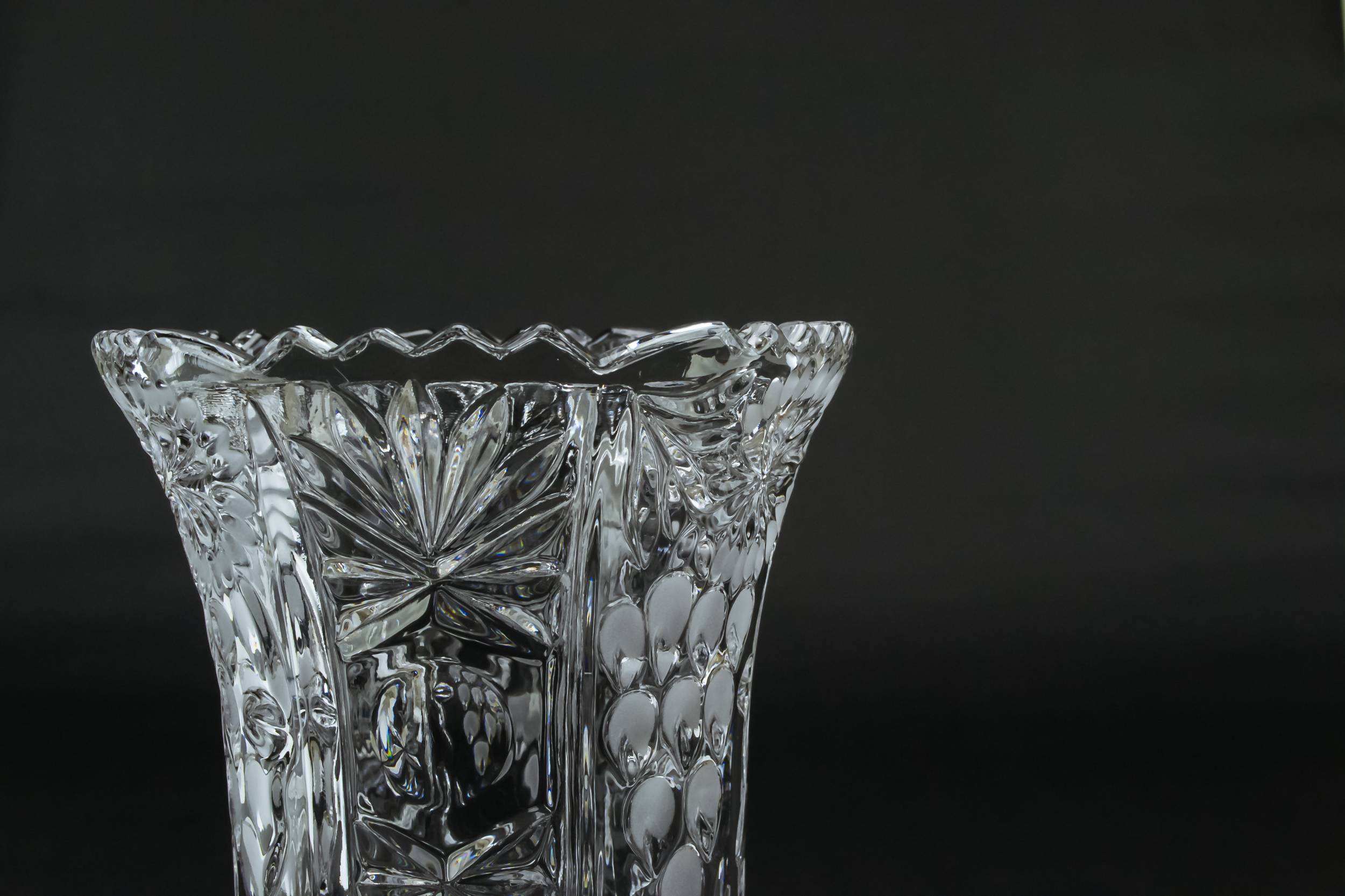 Traditional Vintage Floral — Flower glass vase 1