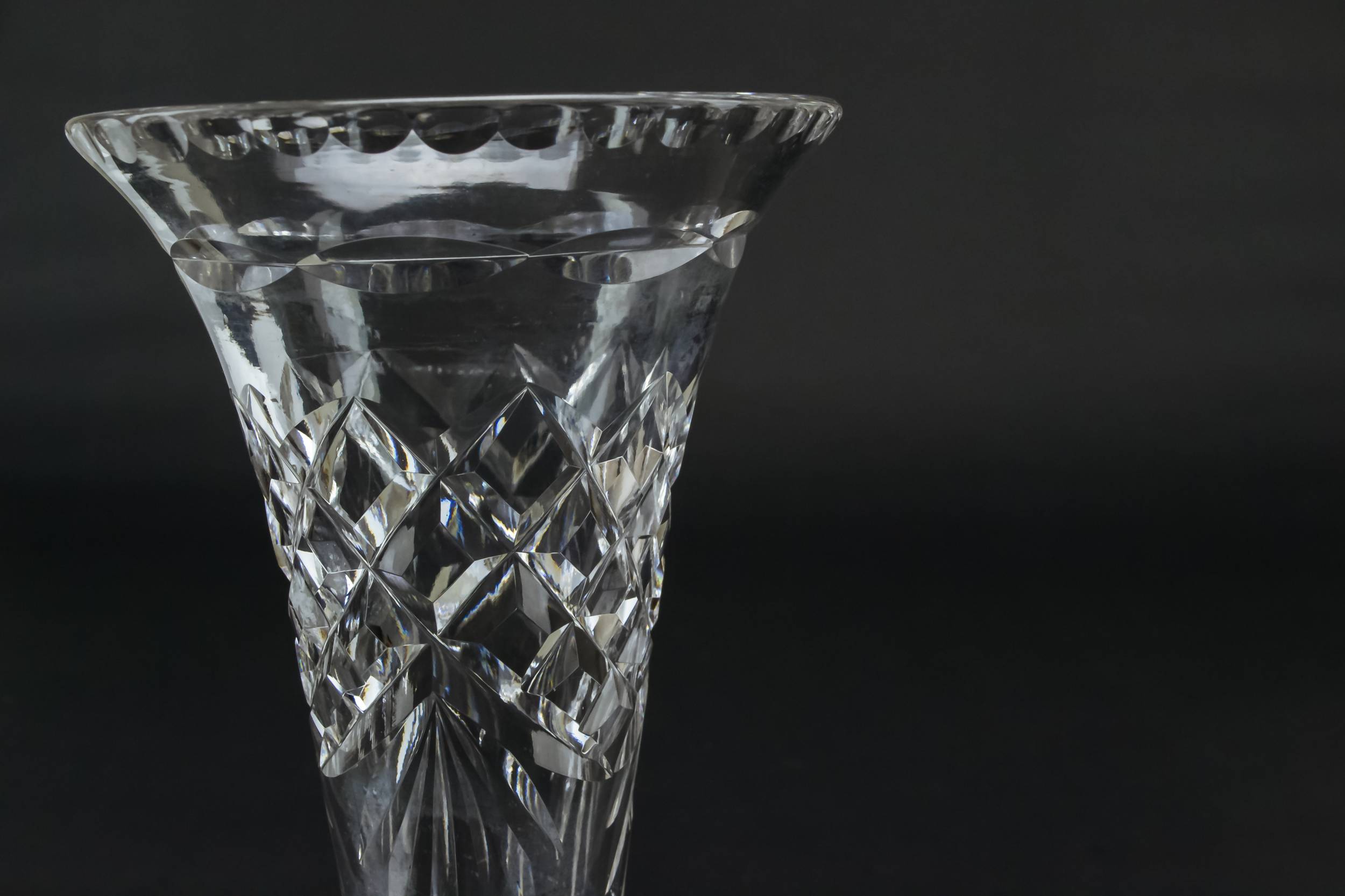 Vintage Classical Diamond — Small cut glass trumpet vase 1