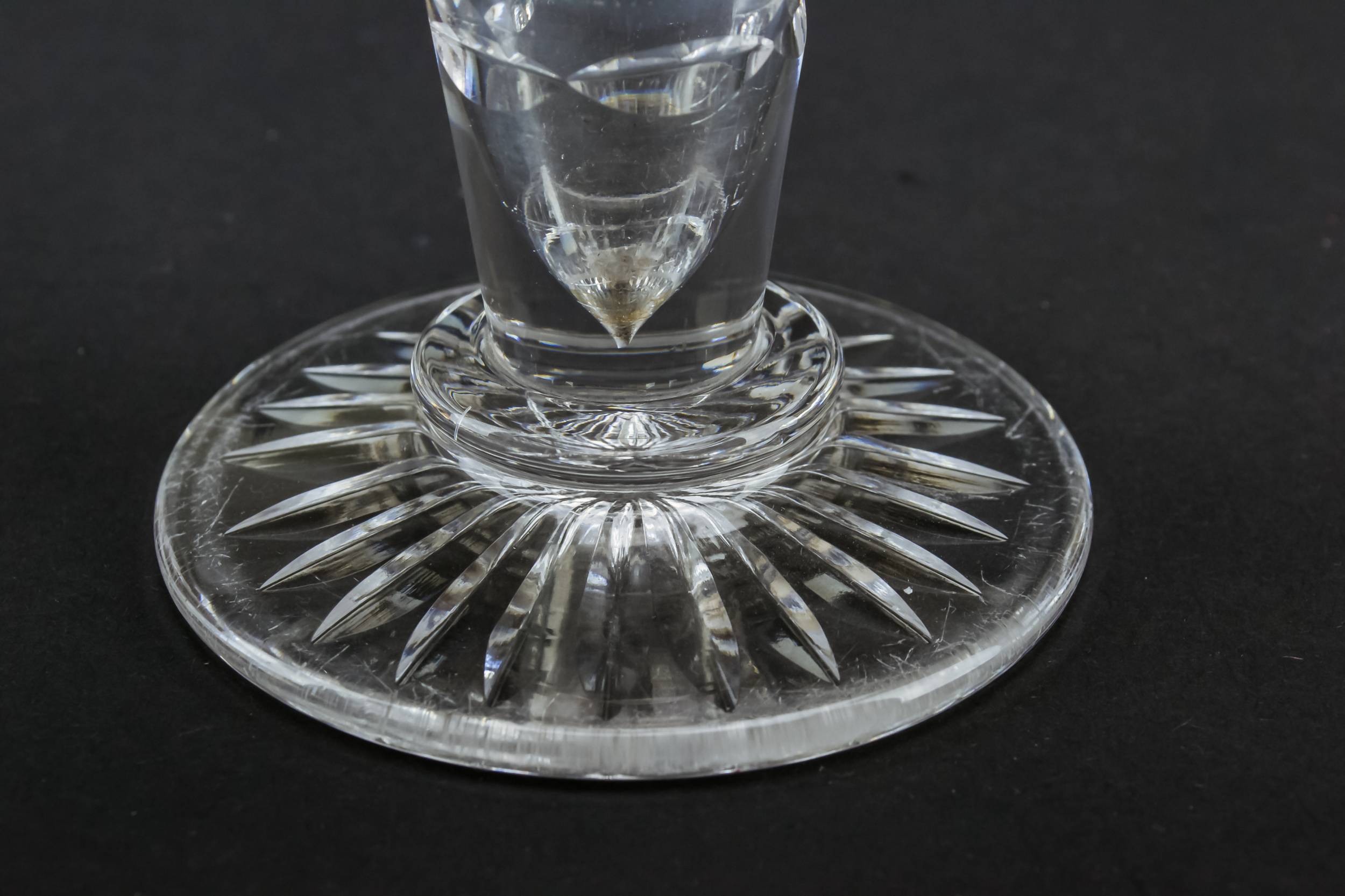 Vintage Classical Diamond — Small cut glass trumpet vase 3