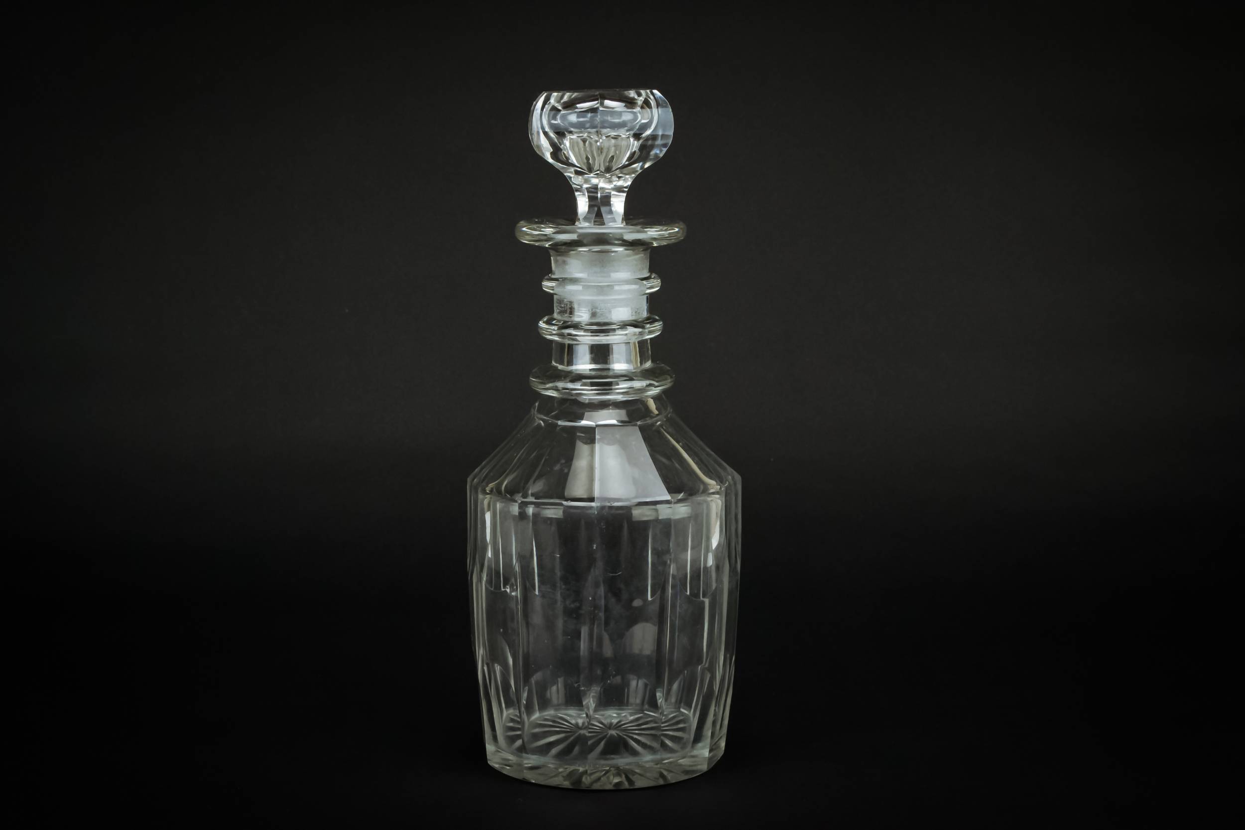 Engraved Brandy DECANTER — Medium glass Nelson decanter