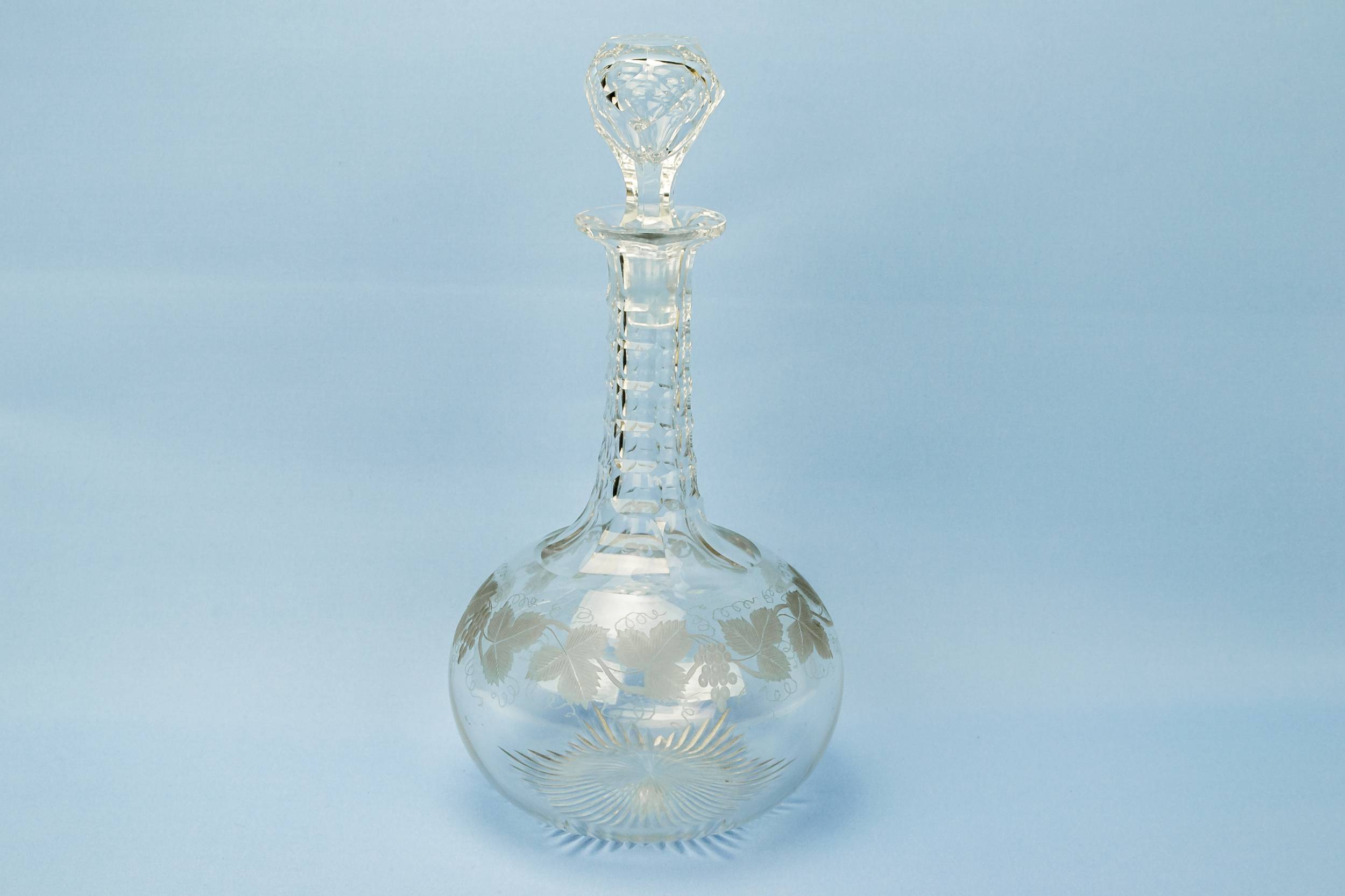 Engraved DECANTER Ovoid — Engraved wine decanter 5