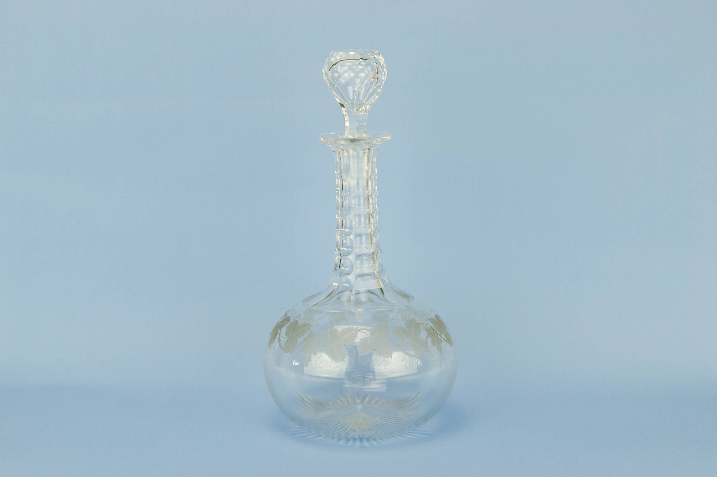 Engraved DECANTER Ovoid — Engraved wine decanter