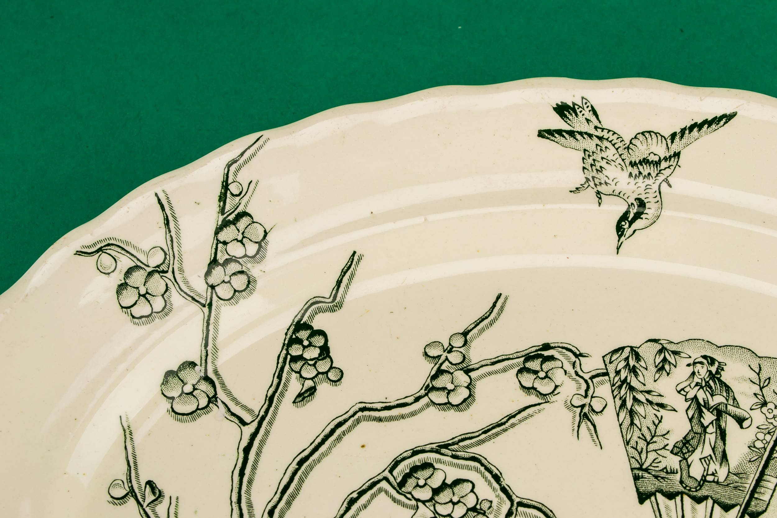 Aesthetic Movement Spectacular — Black and white platter 2