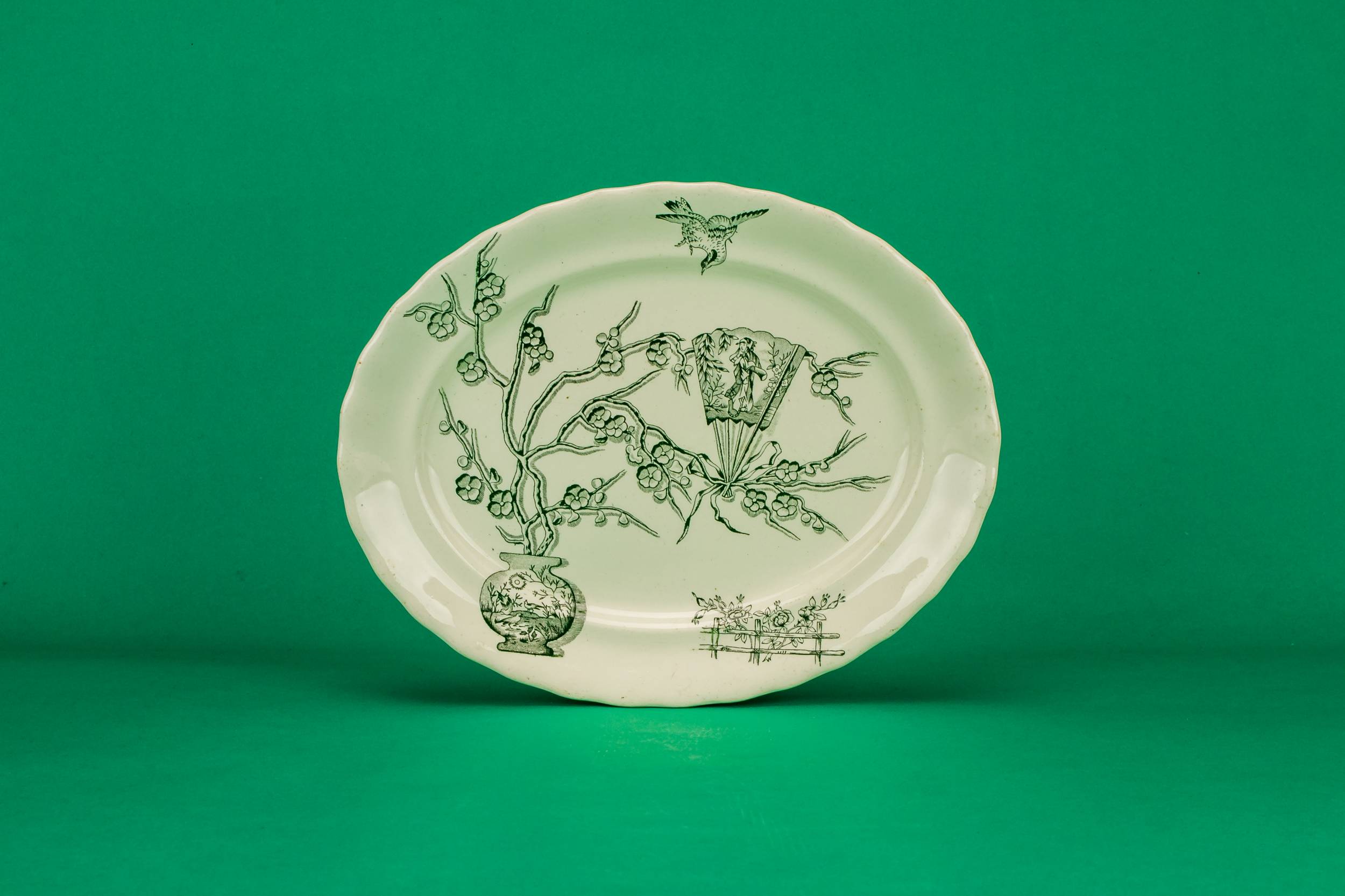 Aesthetic Movement Spectacular — Black and white platter