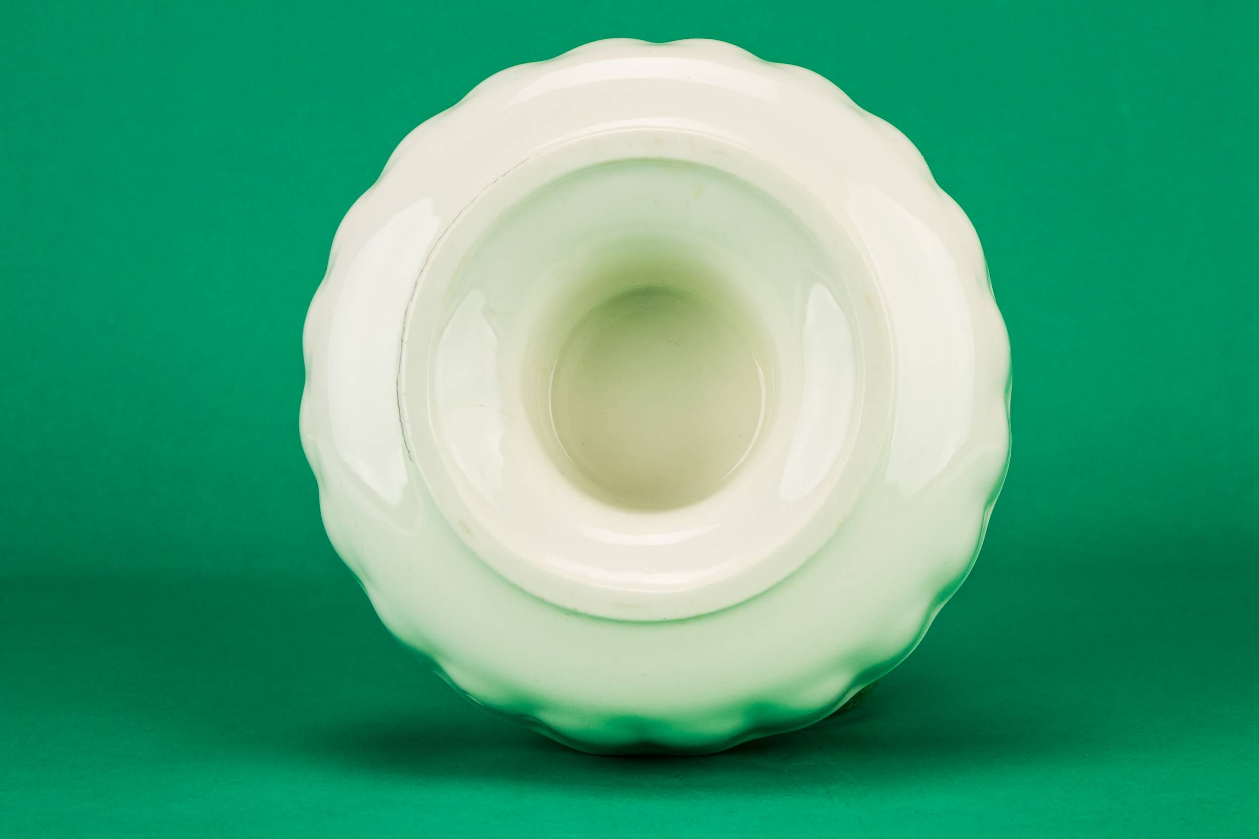 Porcelain Victorian MOULD — Round cake baking mould 1