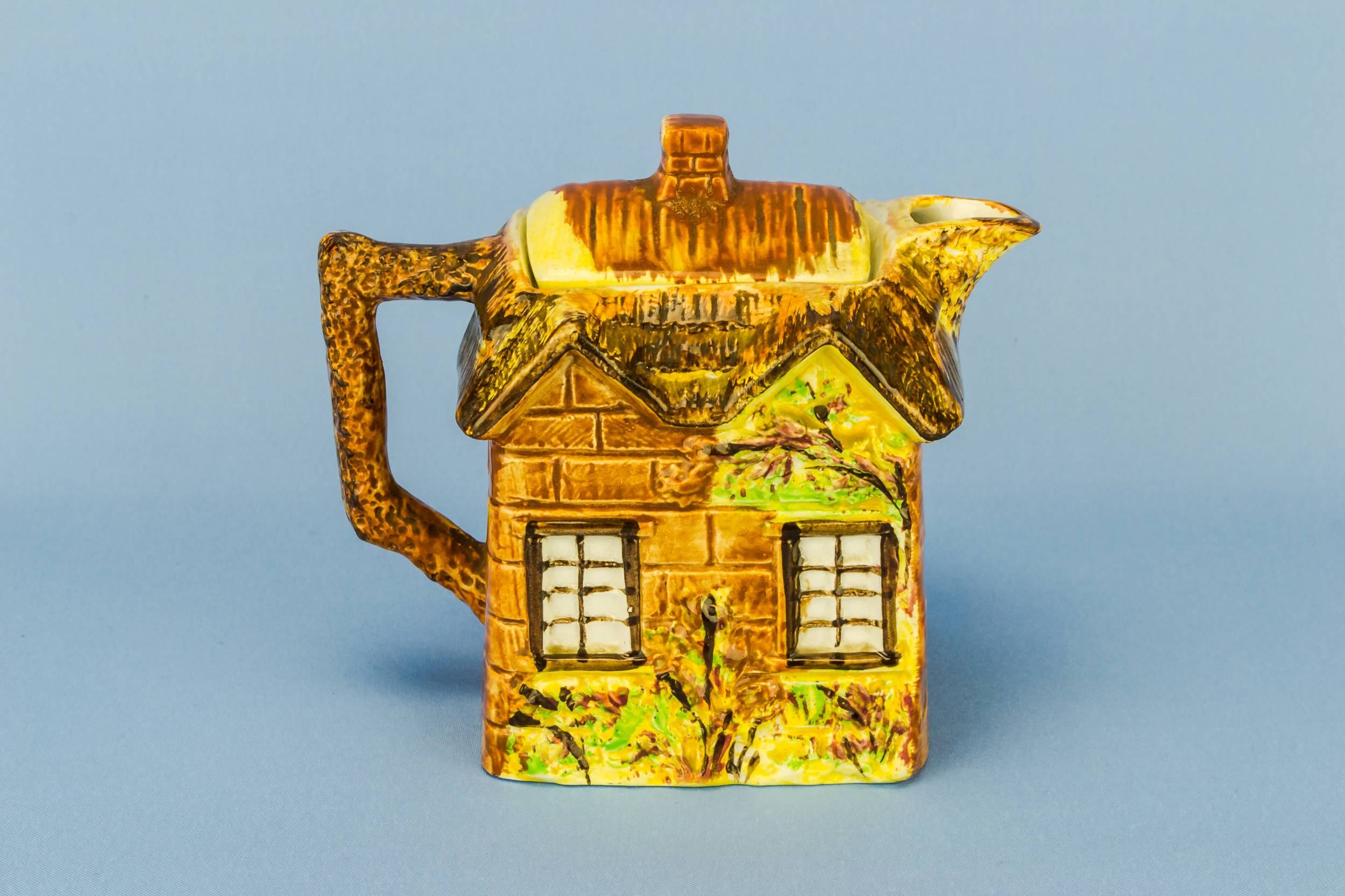 Ceramic Vintage Cottage — Thatched cottage teapot