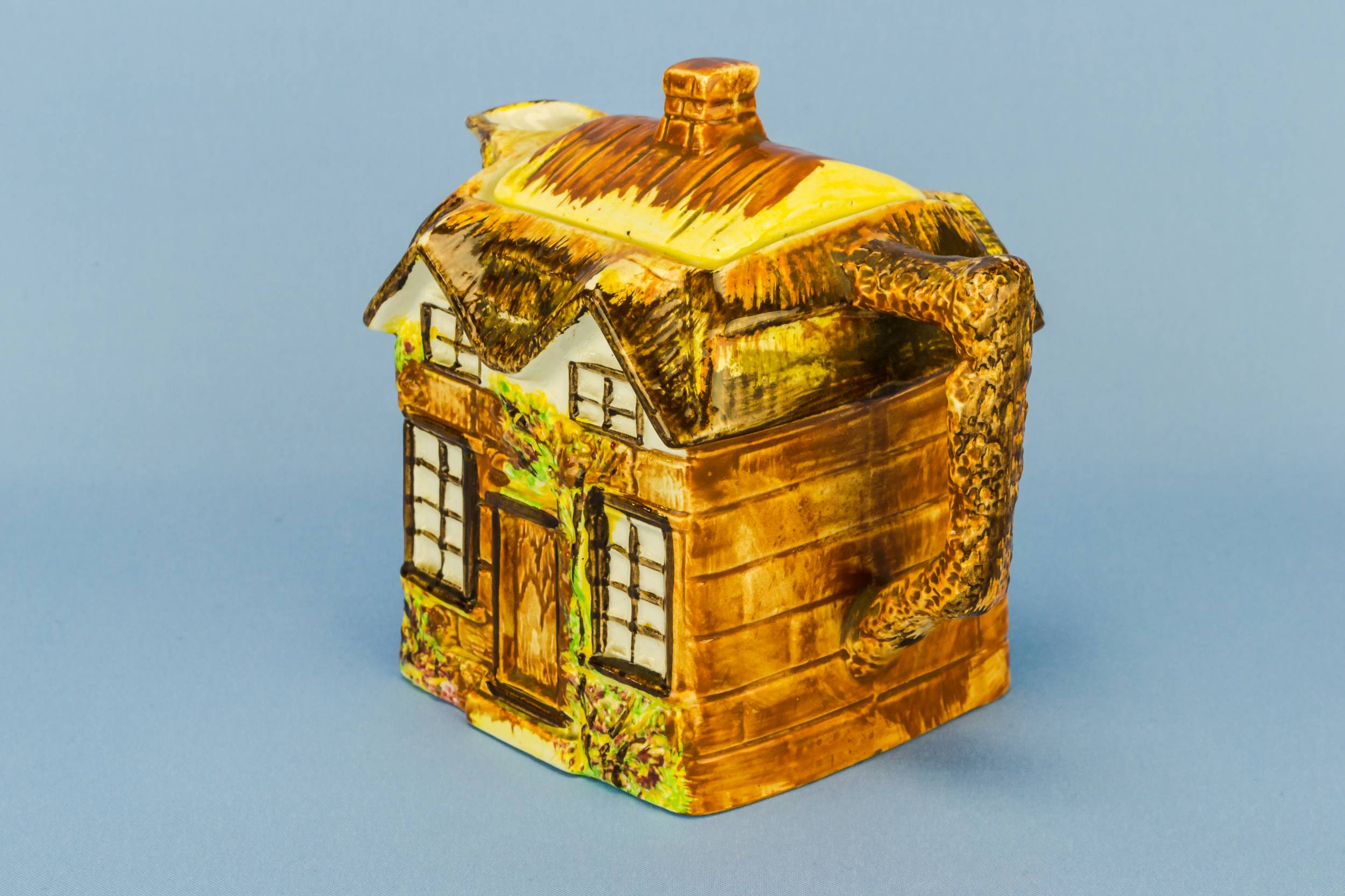 Ceramic Vintage Cottage — Thatched cottage teapot 1