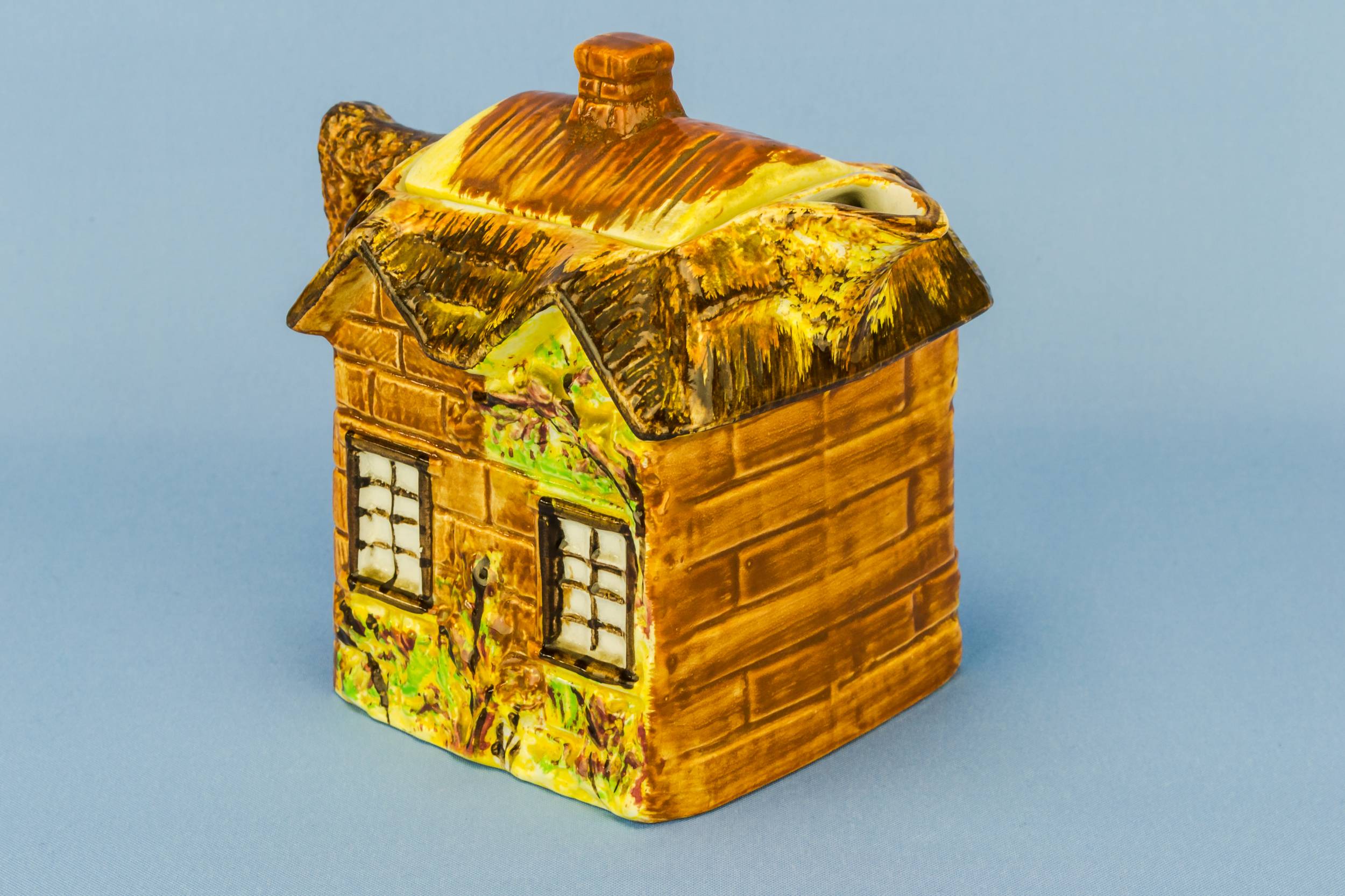 Ceramic Vintage Cottage — Thatched cottage teapot 2