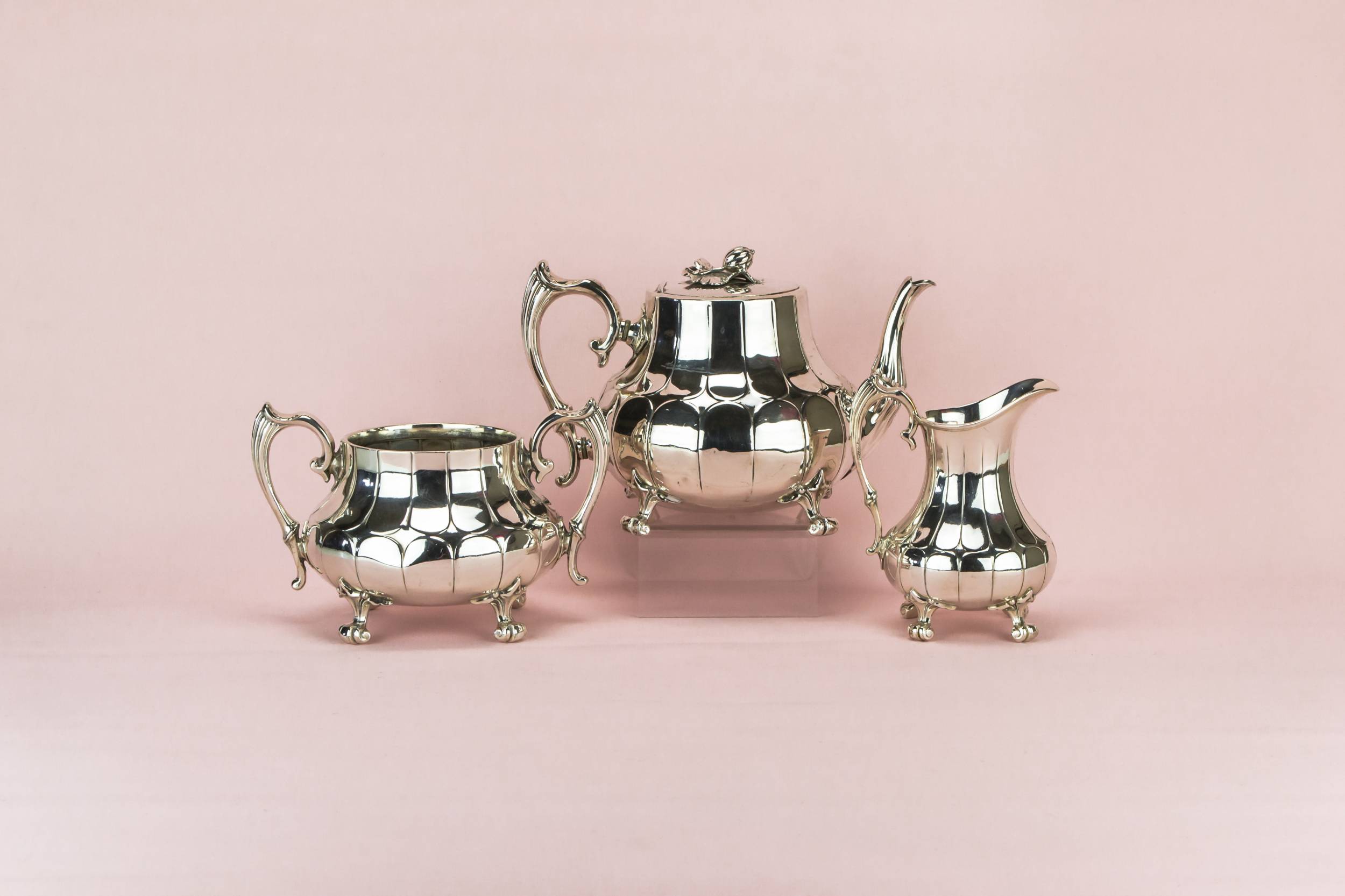 Silver Plated Metal — Pear shaped silver tea set