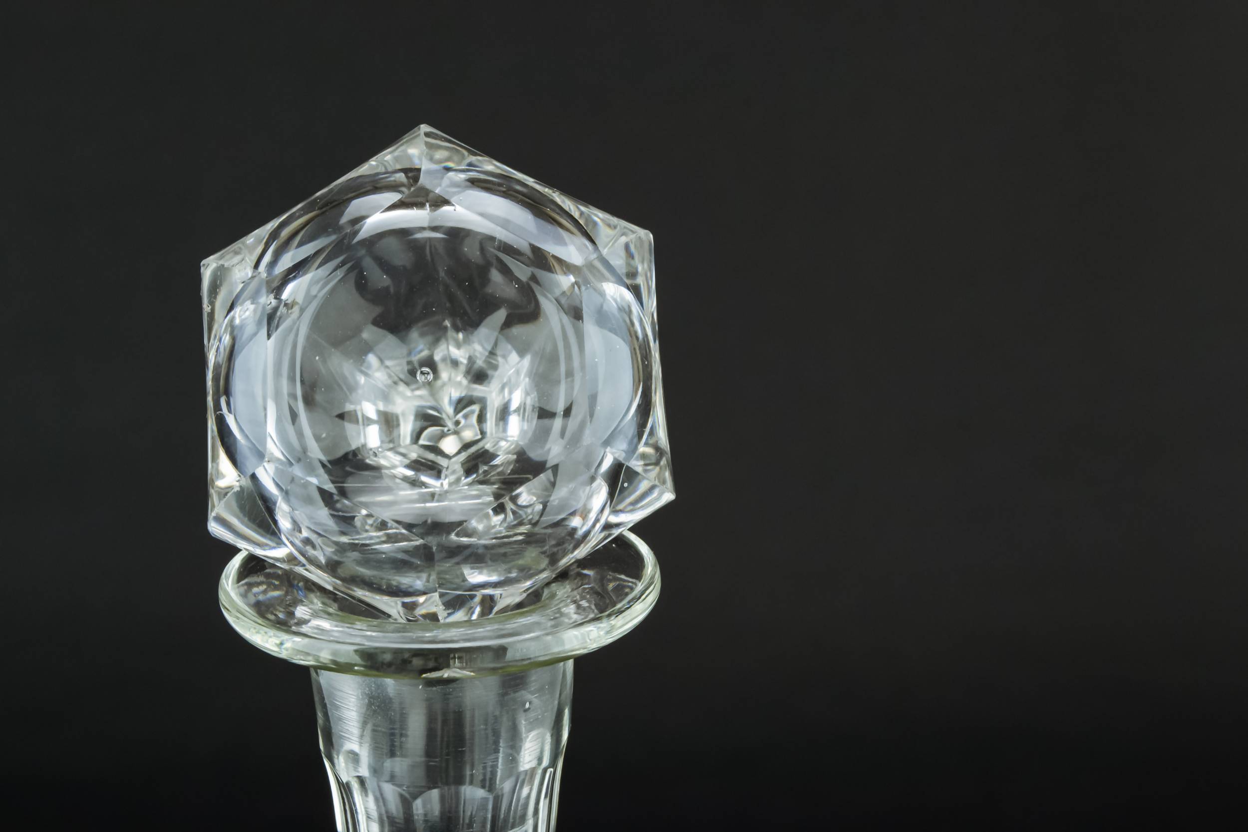 Engraved Blown Glass — Engraved glass wine decanter 2