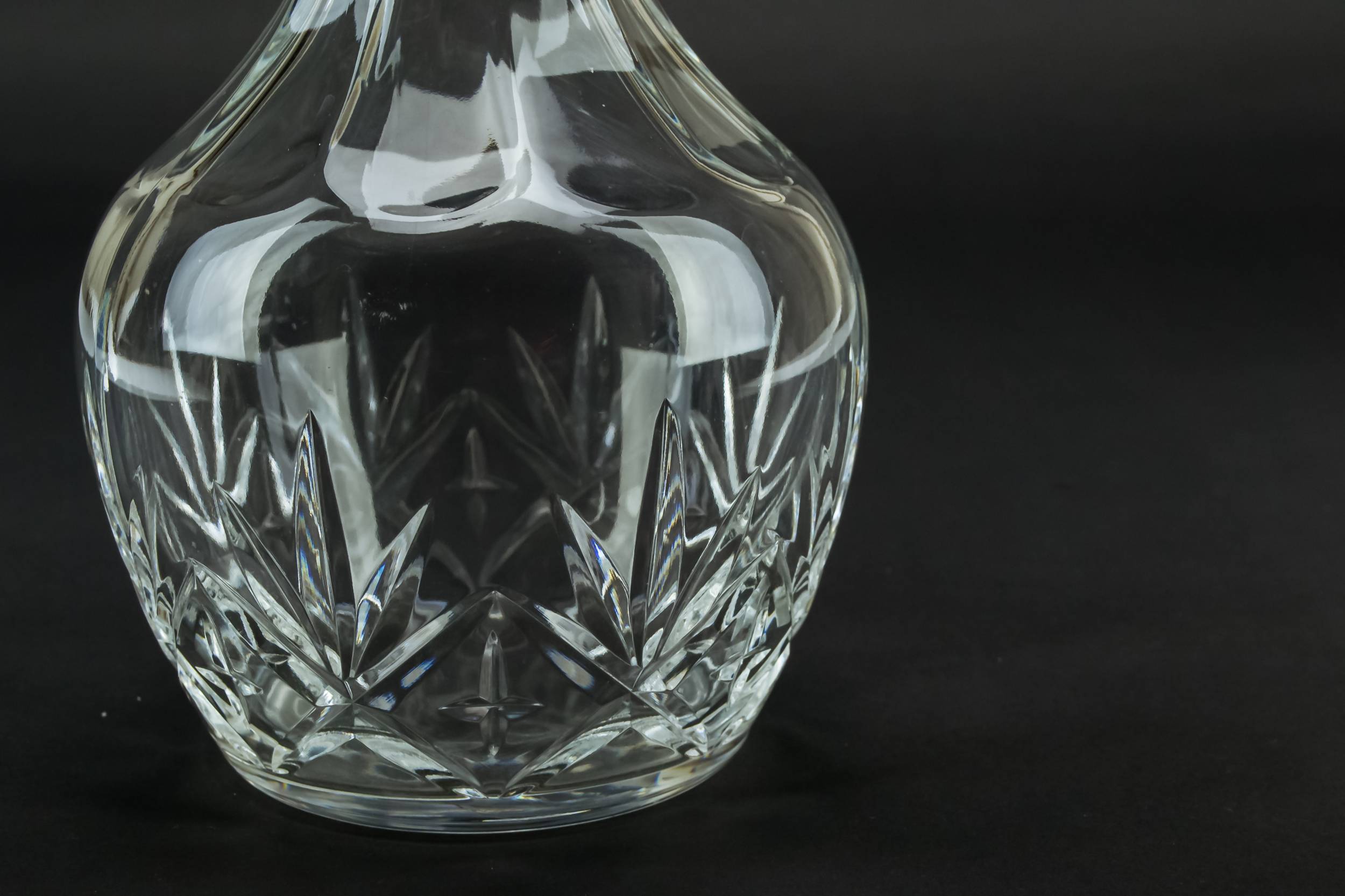Elegant Ovoid Red — Everyday wine decanter 1
