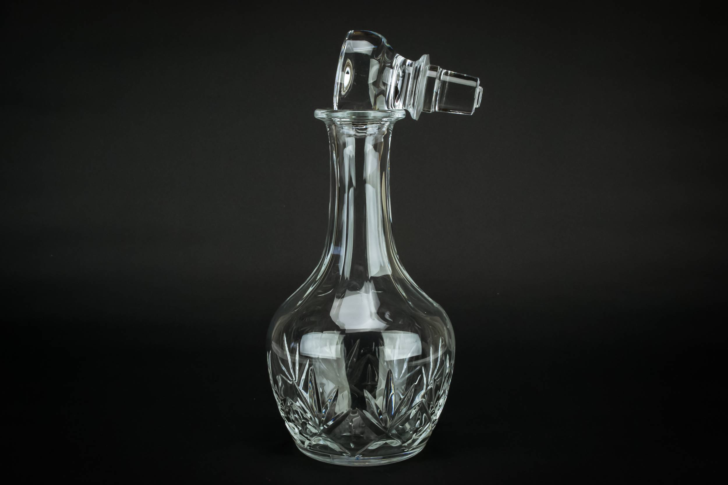 Elegant Ovoid Red — Everyday wine decanter 3