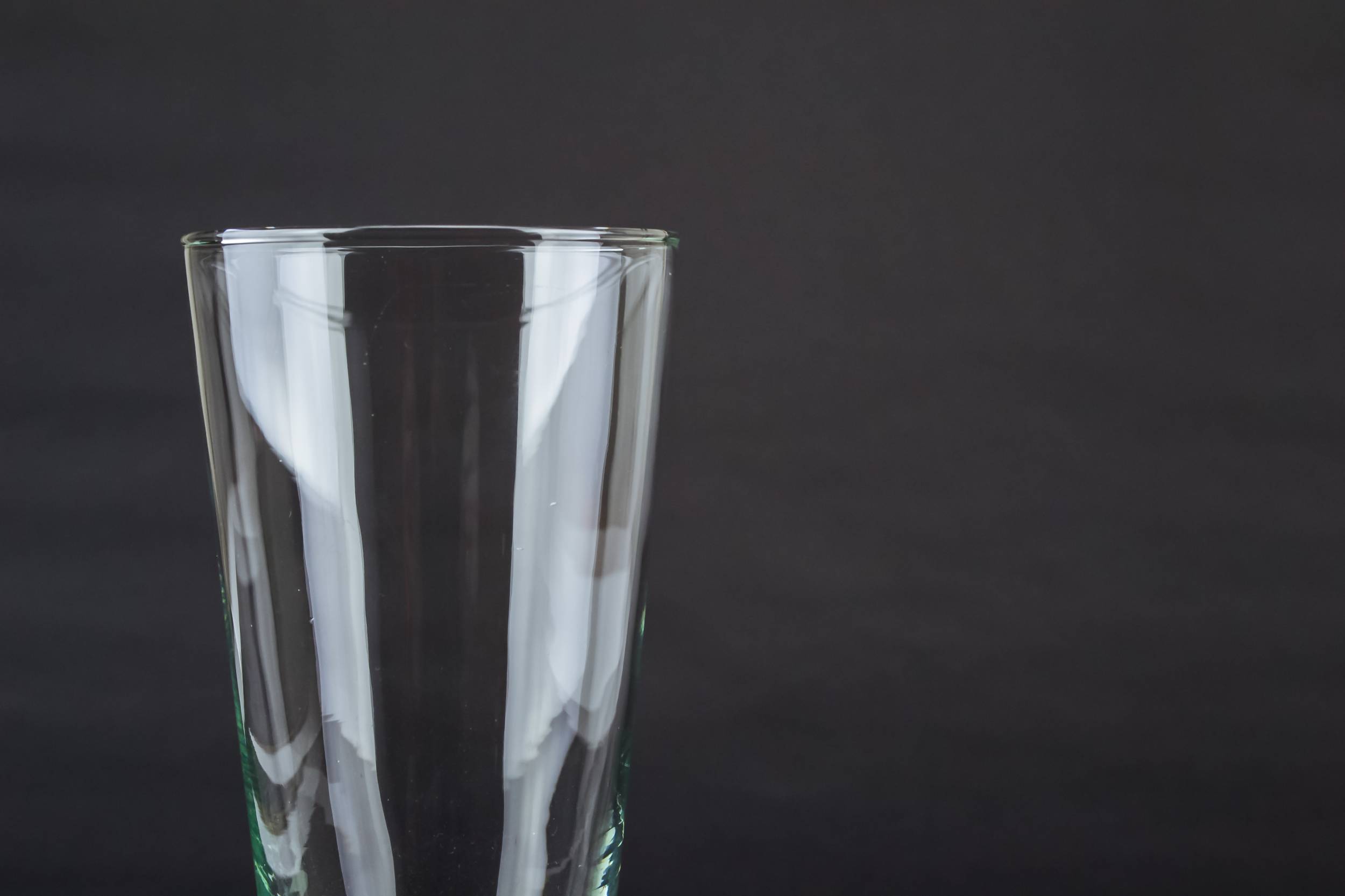 Pressed Glass Elegant — 5 champagne flutes 1