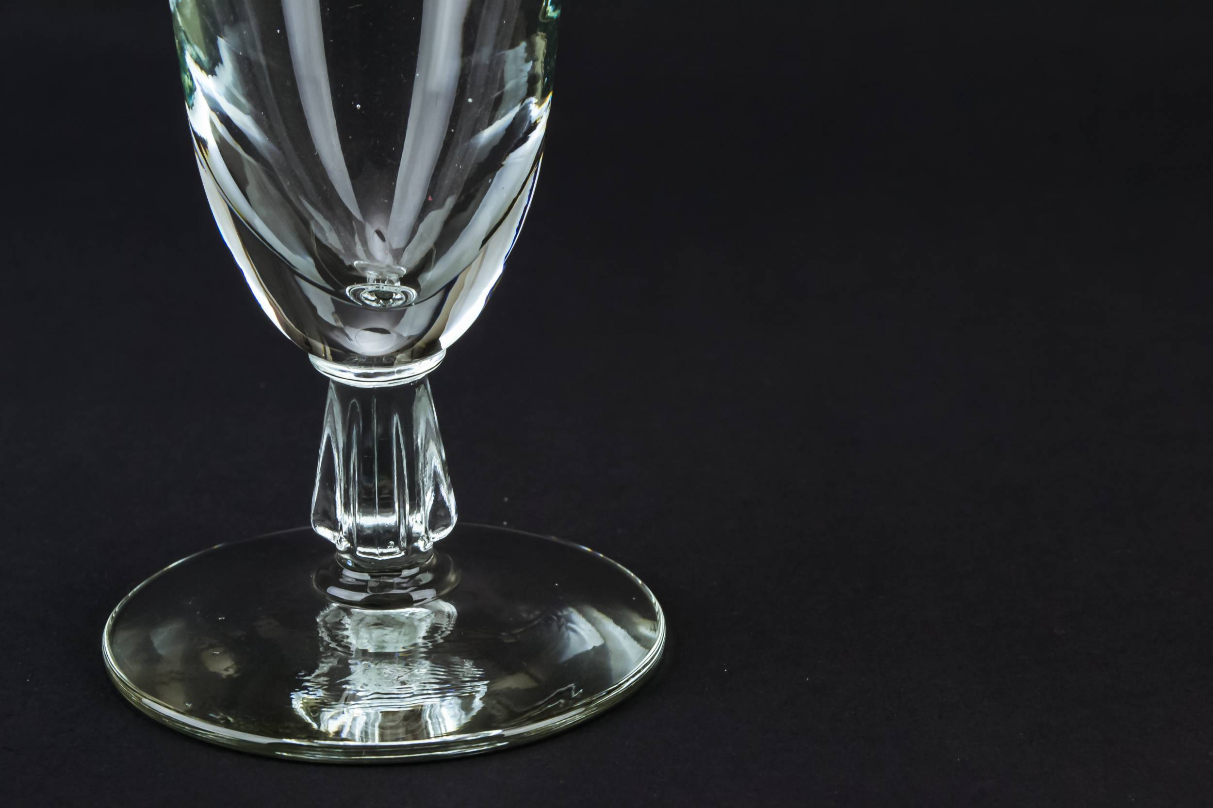 Pressed Glass Elegant — 5 champagne flutes 2