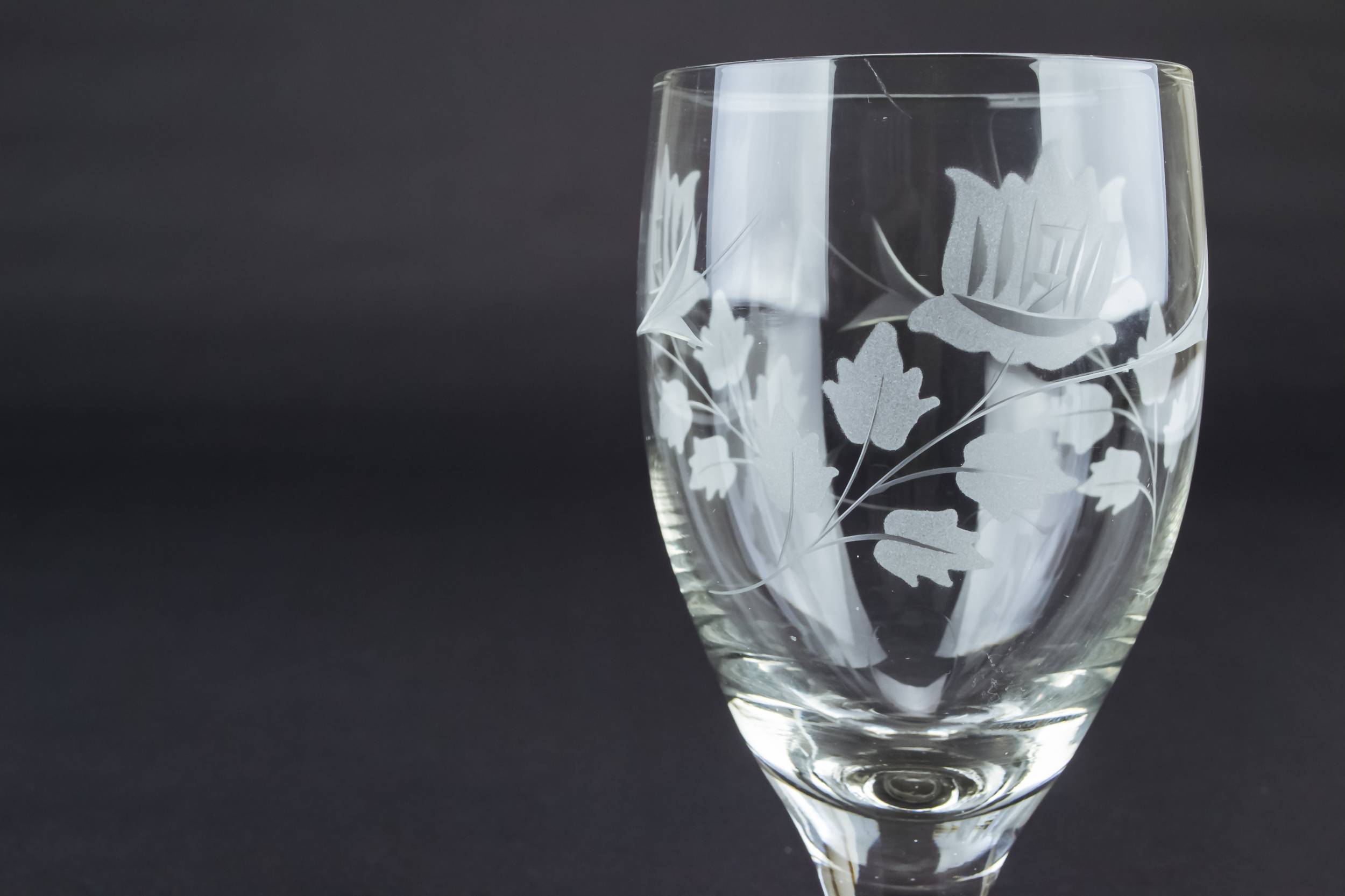 Clear Retro Dessert — 3 engraved wine glasses 1