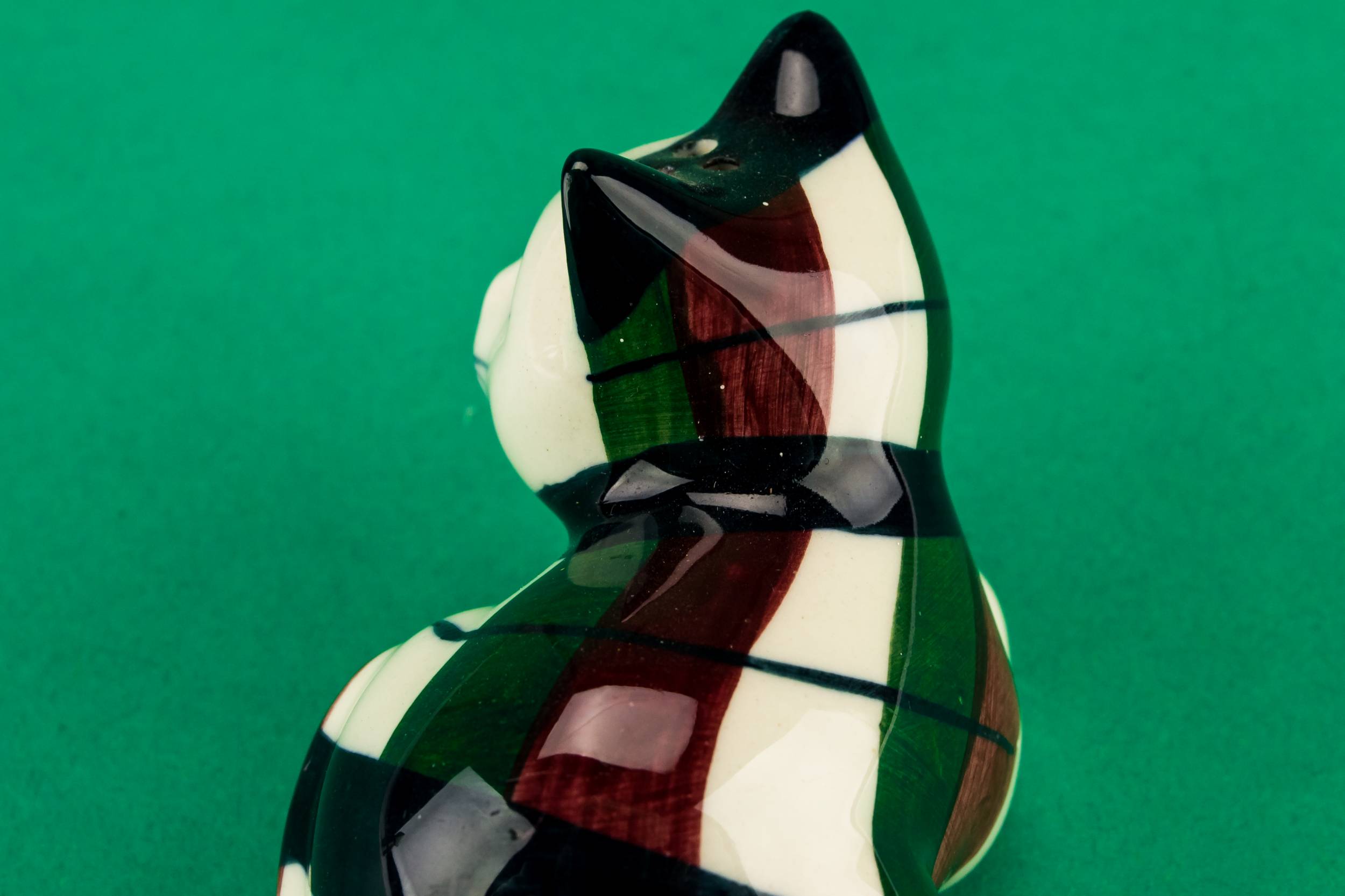 Cat Figurine Novelty — Cat salt & pepper shakers 2