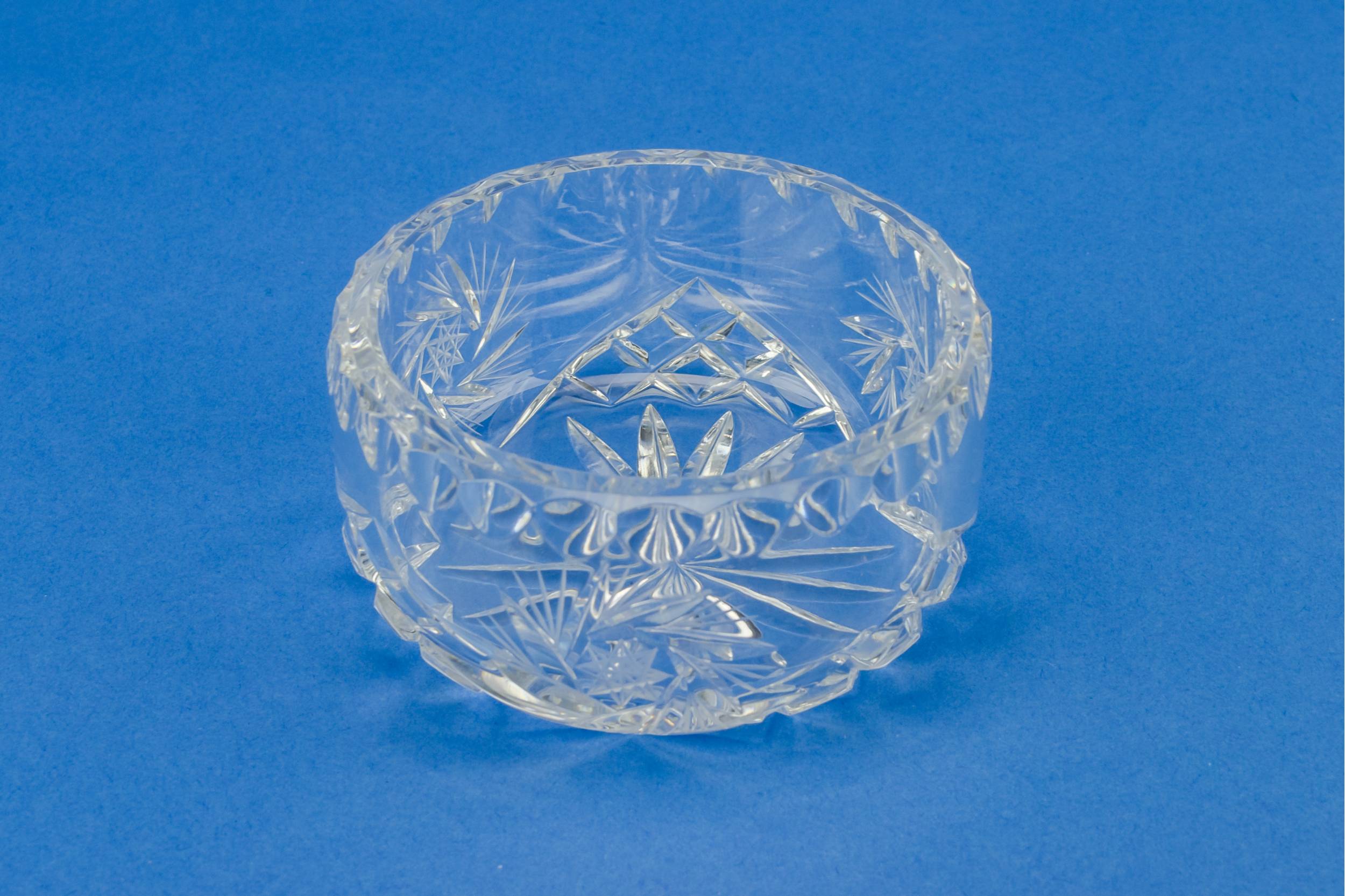 Elegant Cut Glass — Glass wine bottle coaster