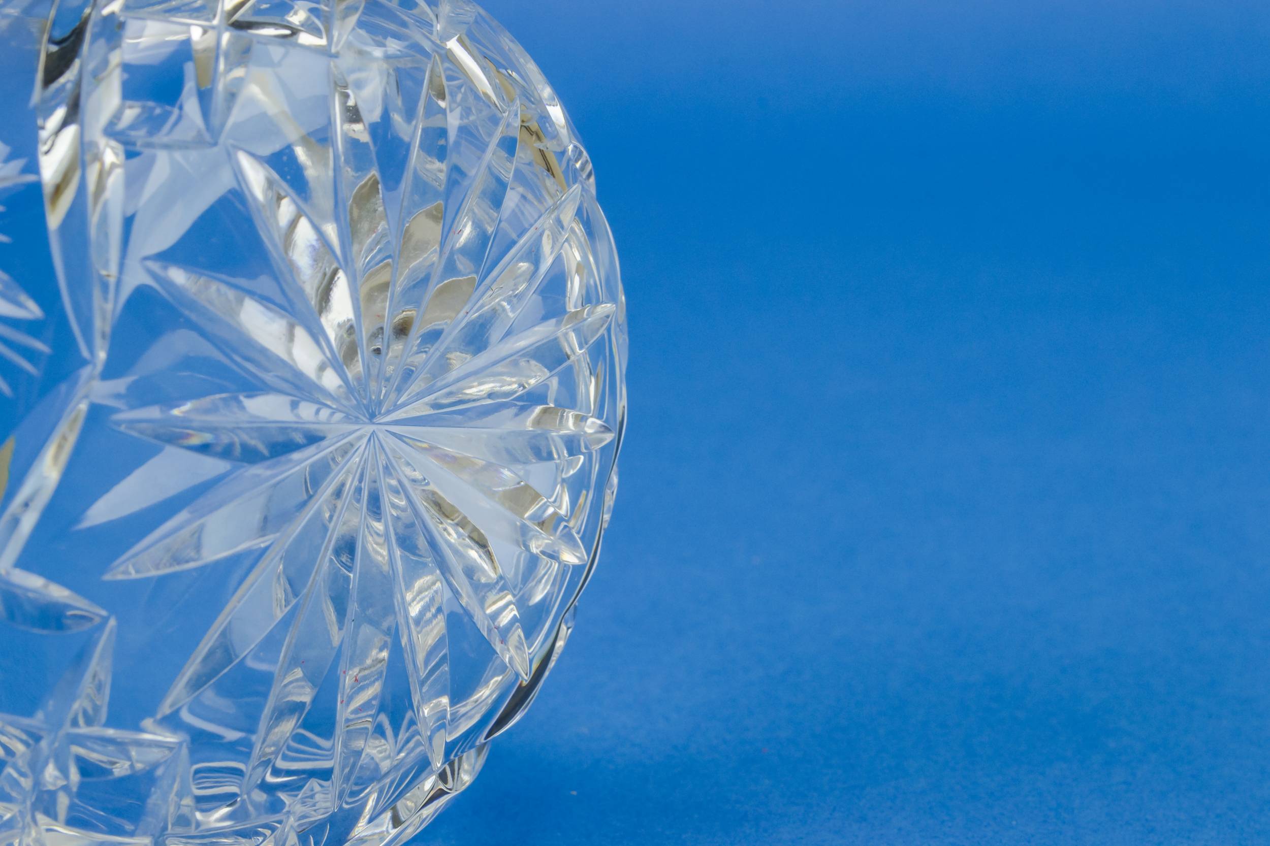 Elegant Cut Glass — Glass wine bottle coaster 2