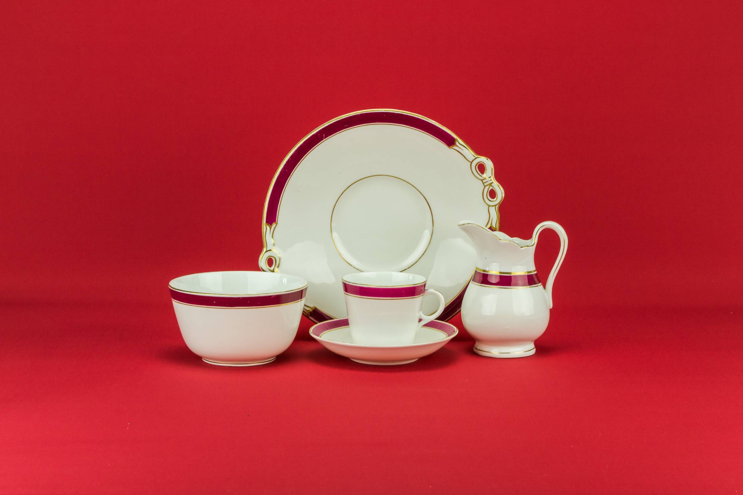 Persons Antique Elegant — Crimson tea set for 6