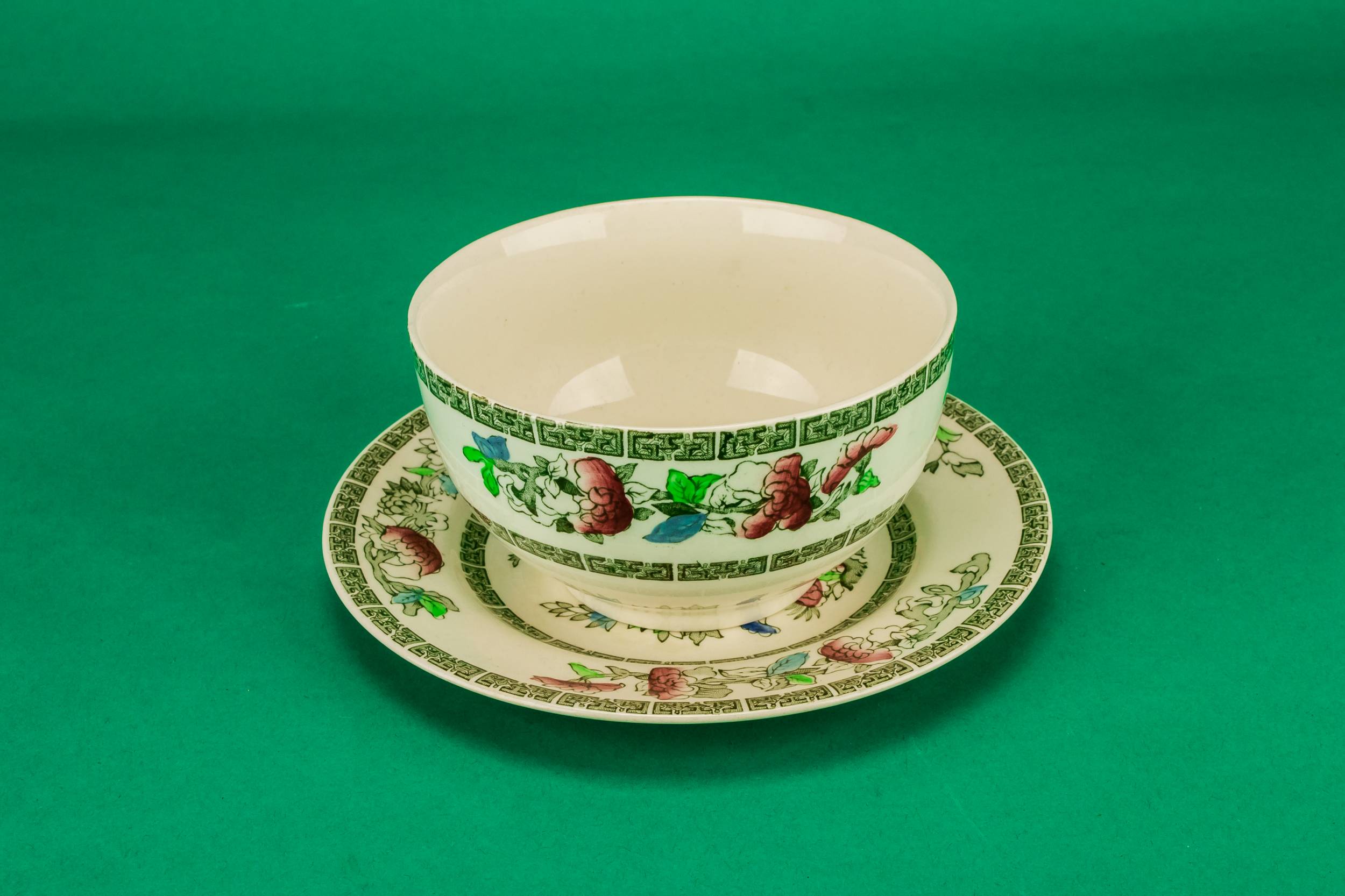 Retro Classical Ceramic — Sugar bowl on plate