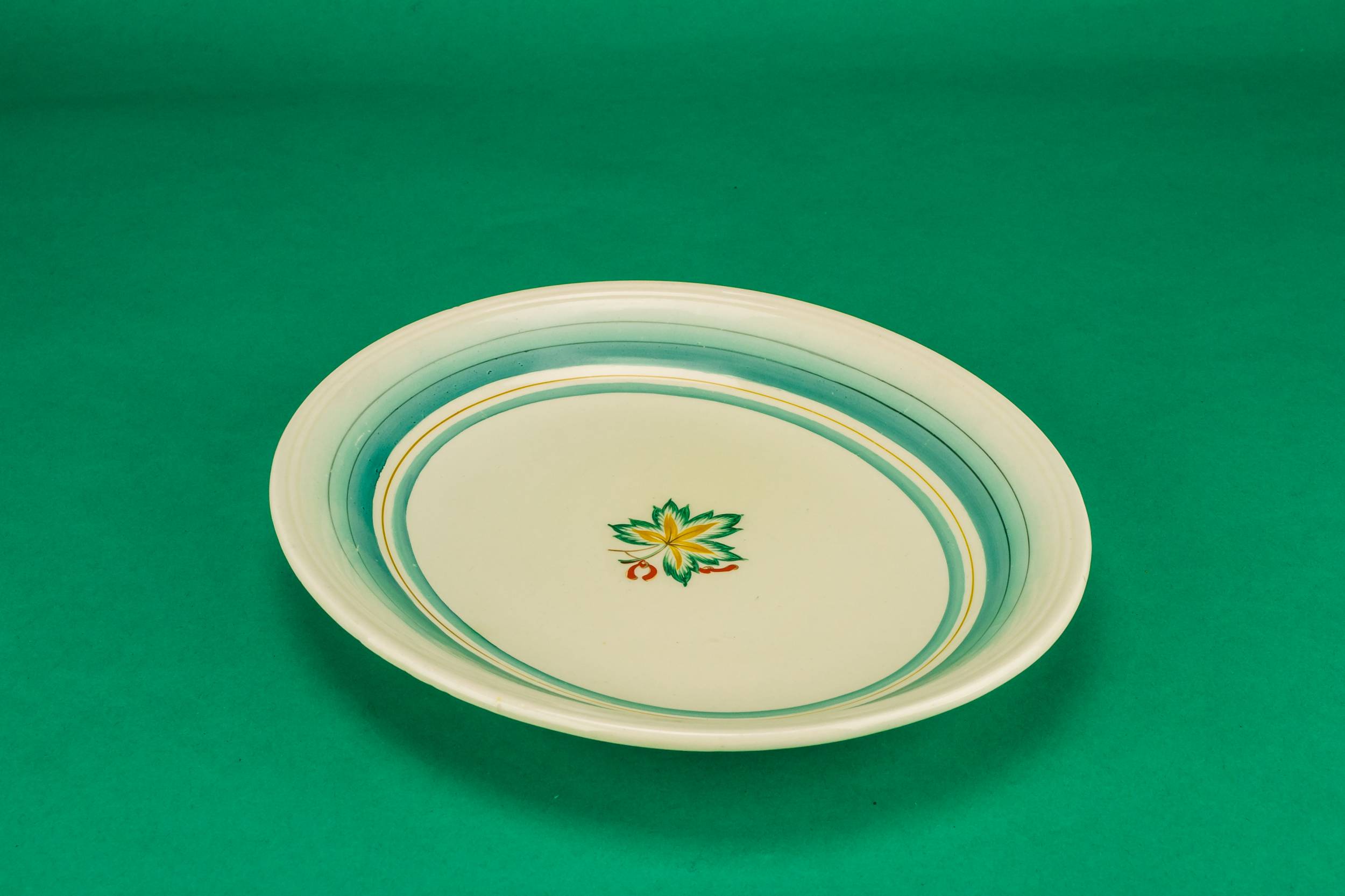 Classical Vintage Grindley — Small green serving platter 1