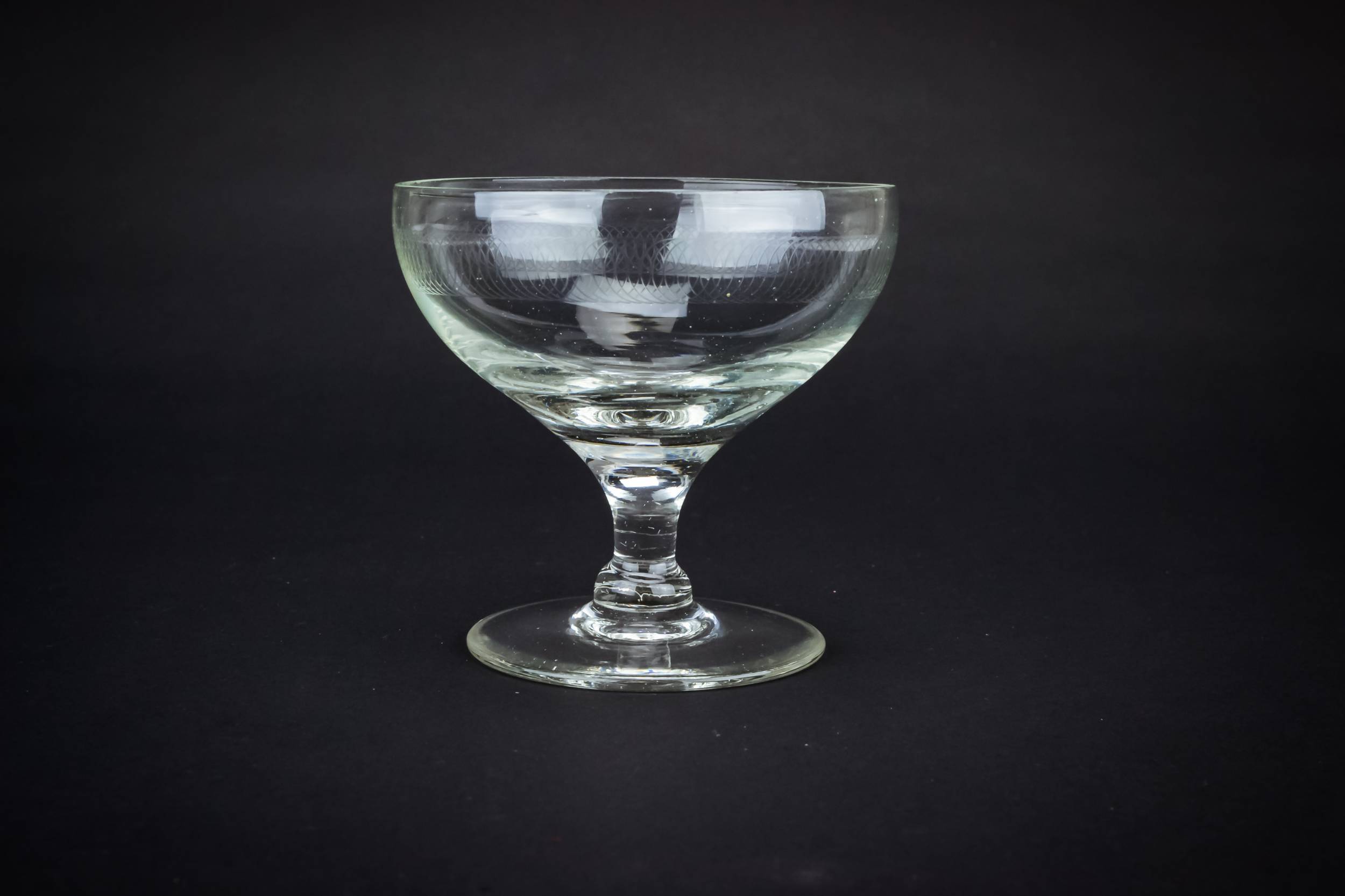 Victorian Clear 0.3 — Engraved Champagne saucer