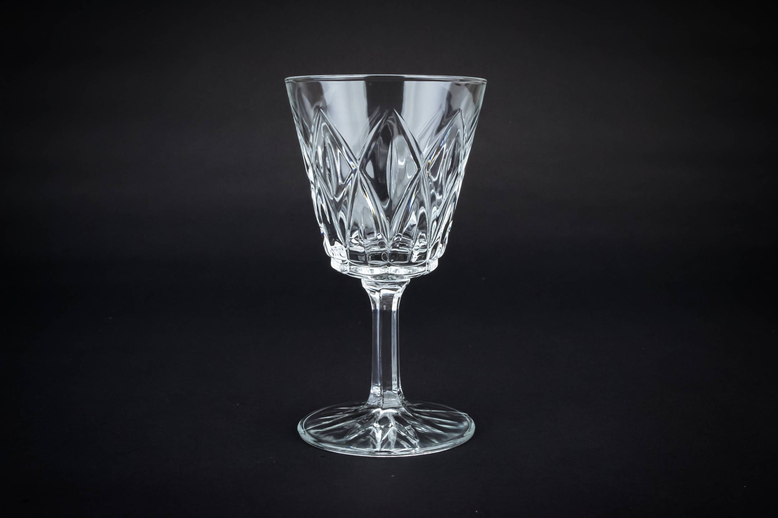 Elegant Clear Fluted — 10 wine stem glasses