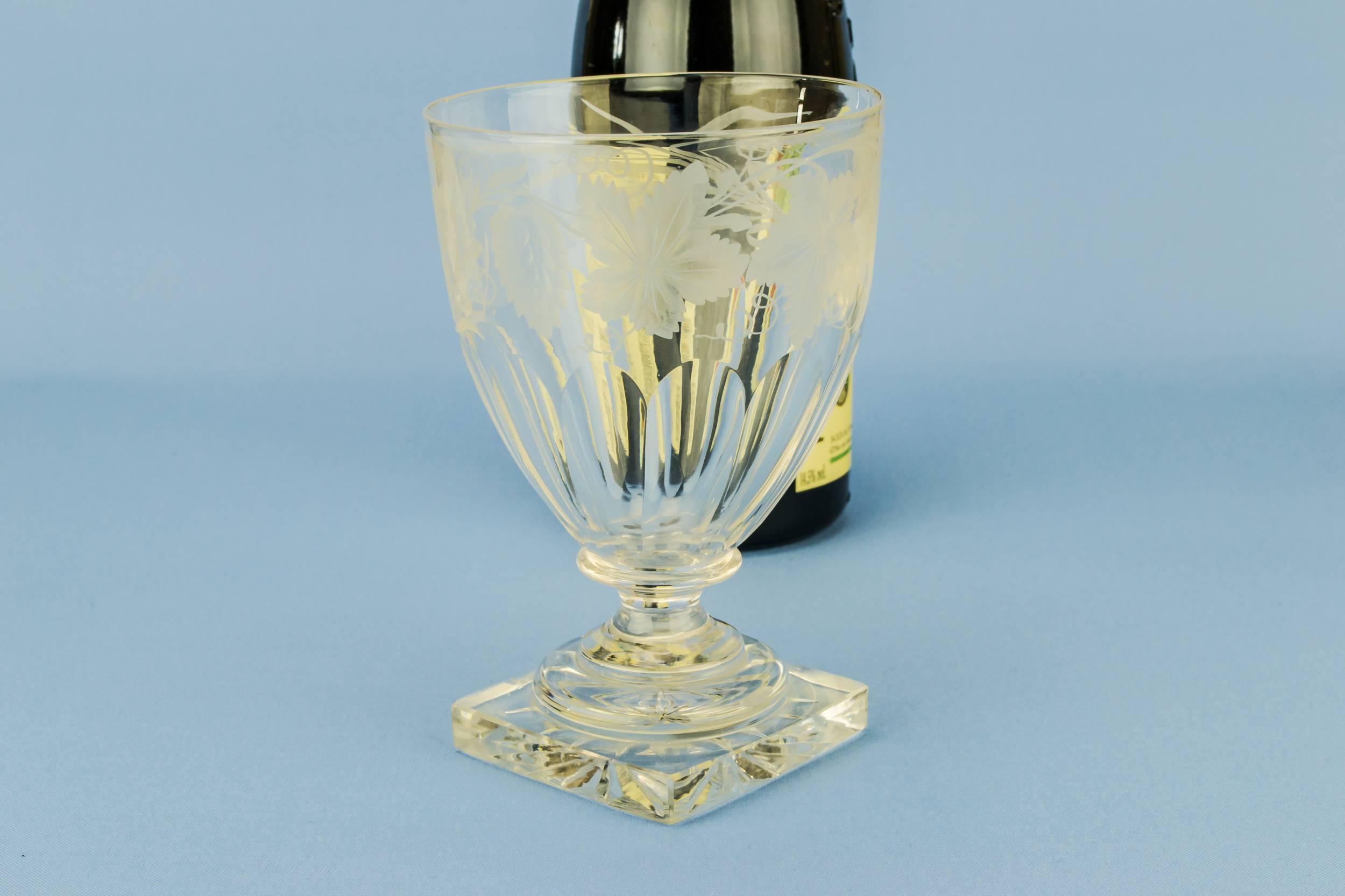 Clear Antique 0.5 — Engraved glass rummer