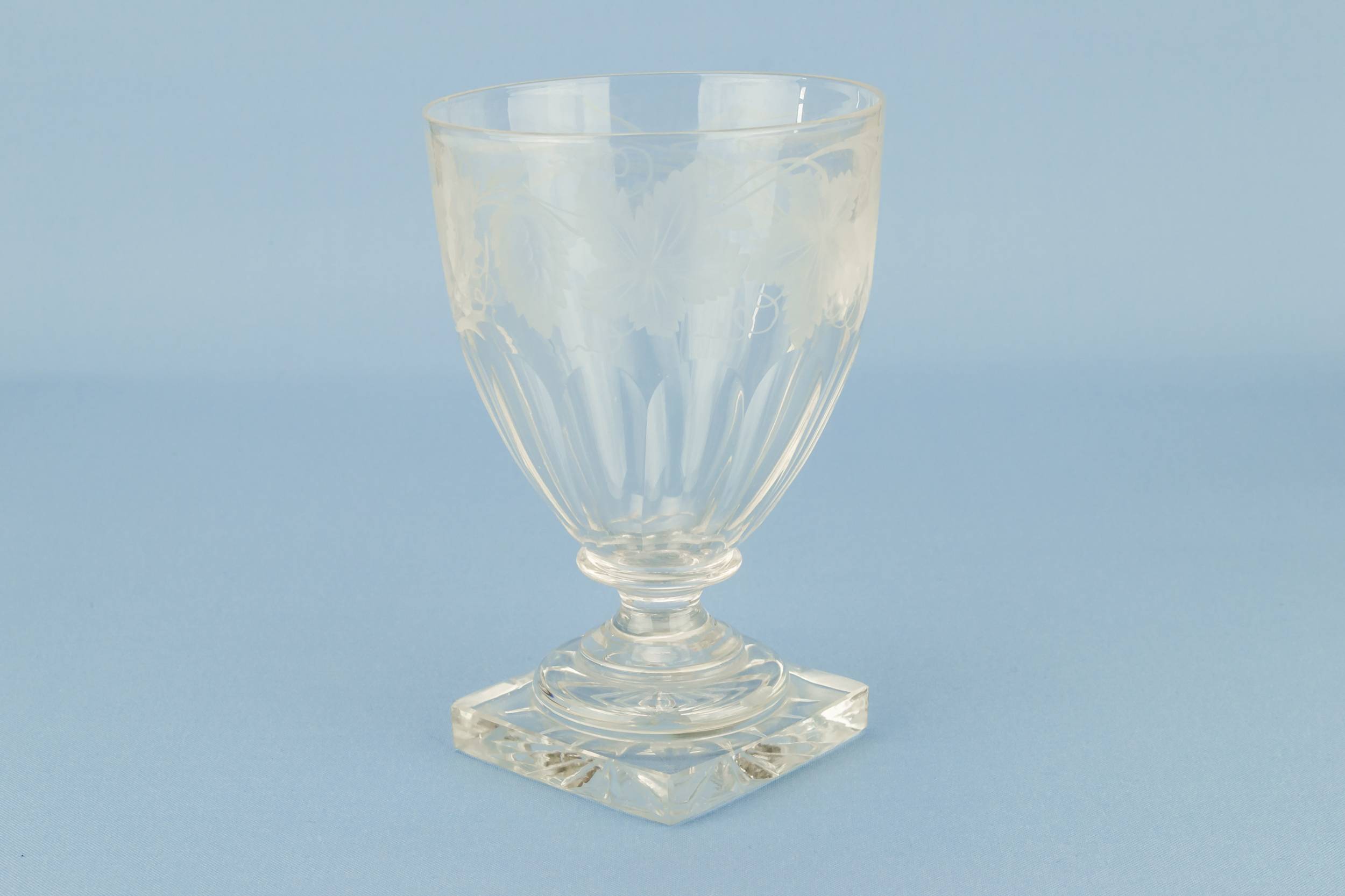 Clear Antique 0.5 — Engraved glass rummer 2