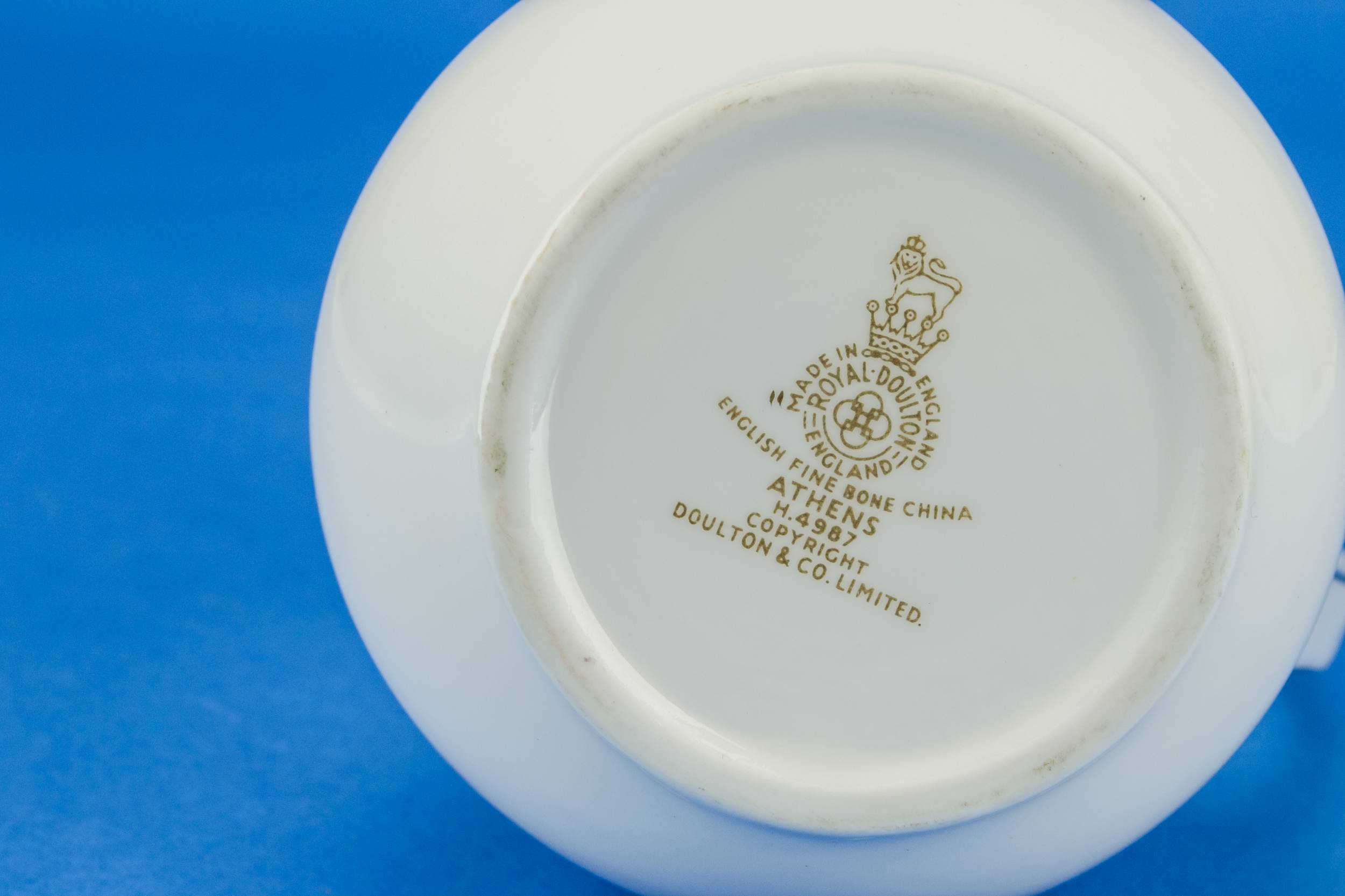 Retro Luxurious Royal — Royal Doulton tea set 3
