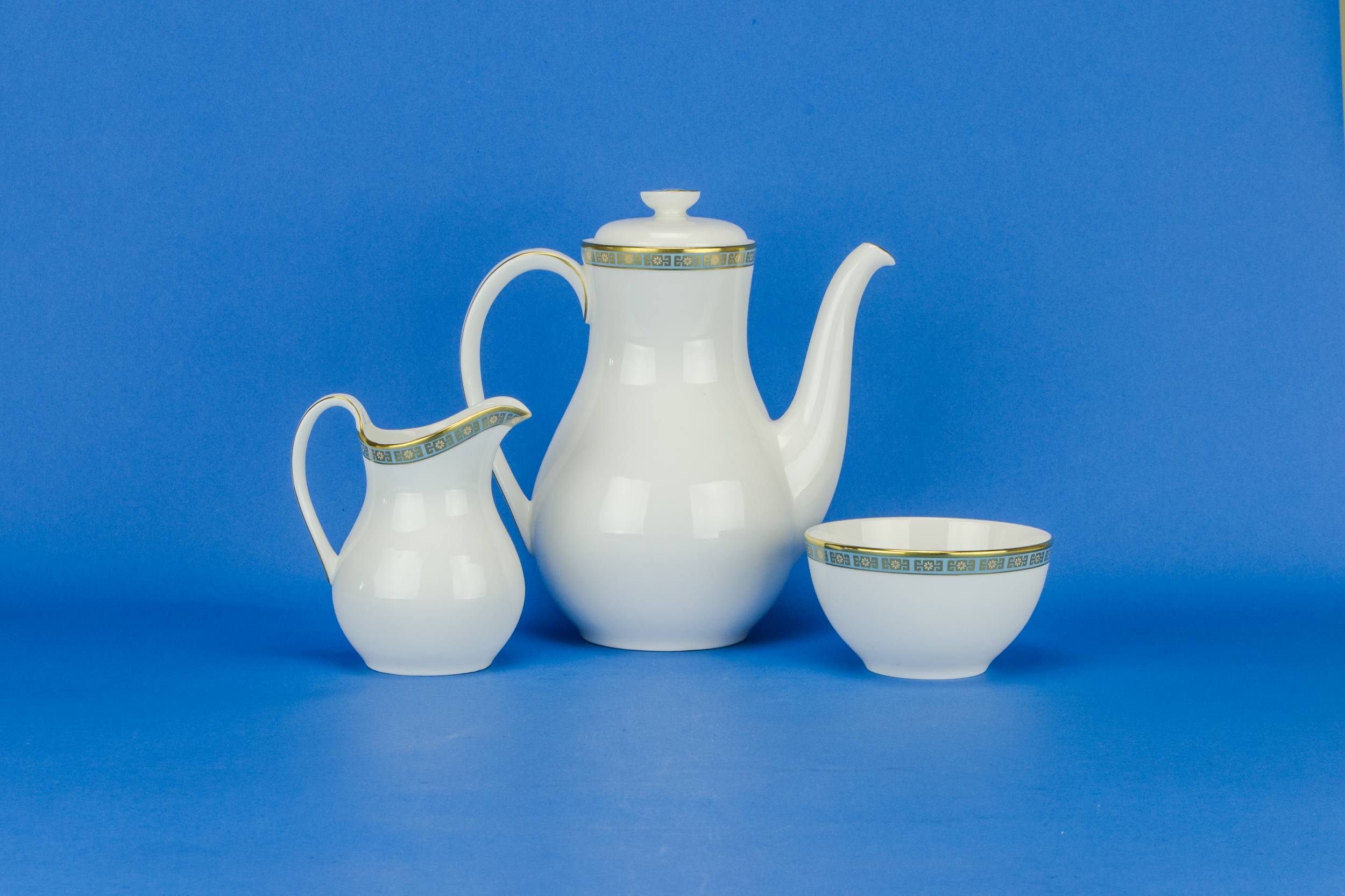 Retro Luxurious Royal — Royal Doulton tea set