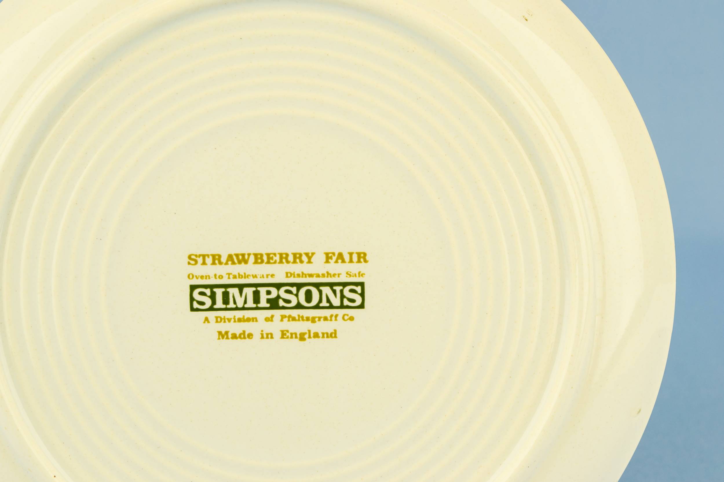 Persons Spectacular Porcelain — Strawberry tea set for 6 3