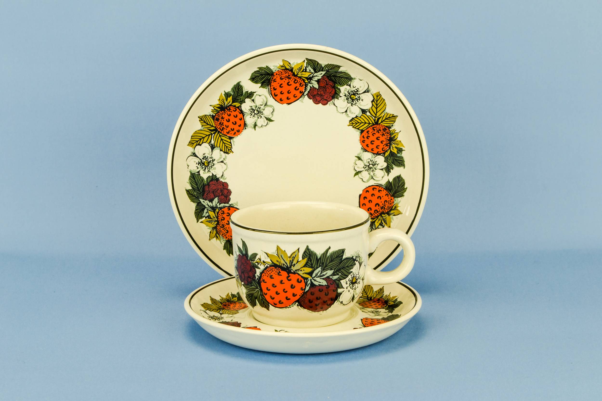 Persons Spectacular Porcelain — Strawberry tea set for 6