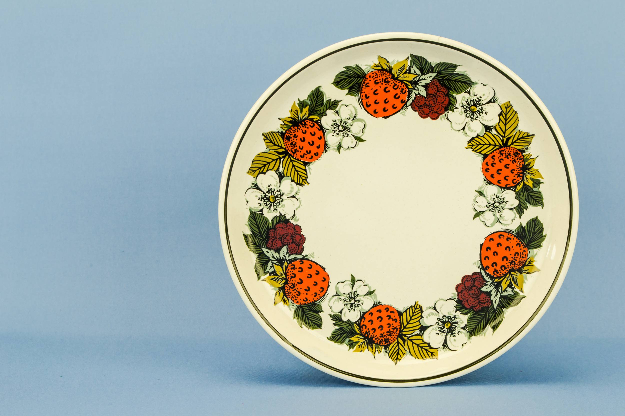 Persons Spectacular Porcelain — Strawberry tea set for 6 2