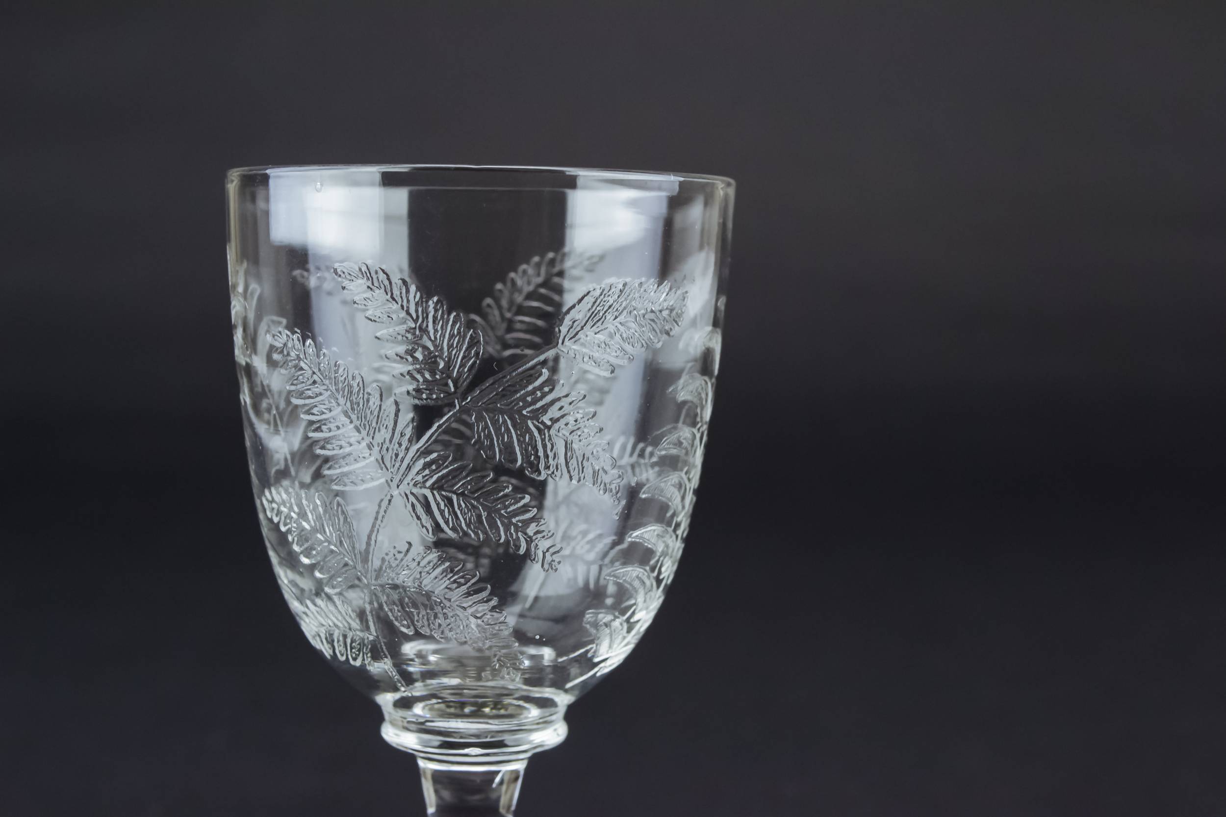 Clear Victorian Fern — Glass wine glass 1