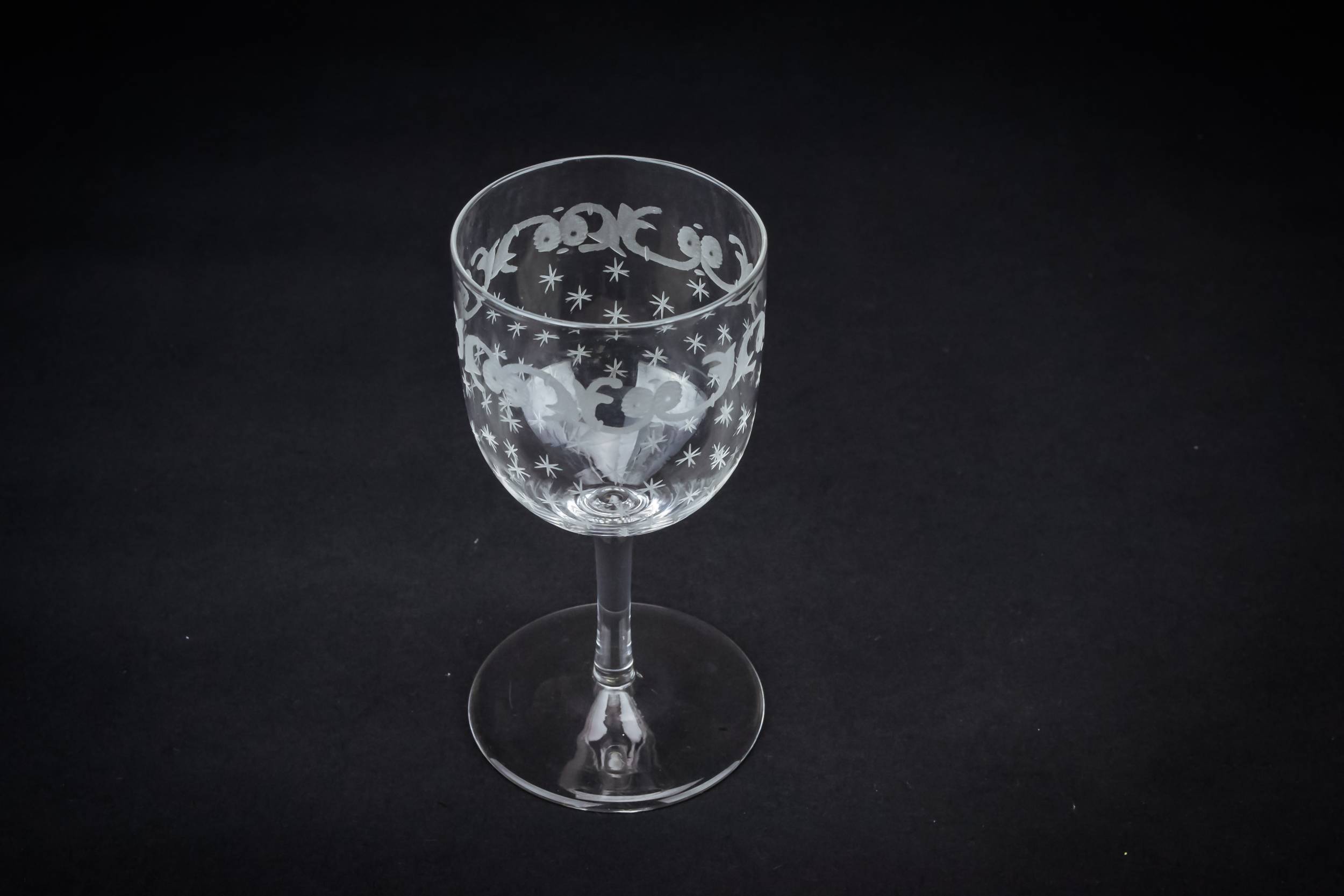 Clear Antique Stars — Engraved wine glass 2
