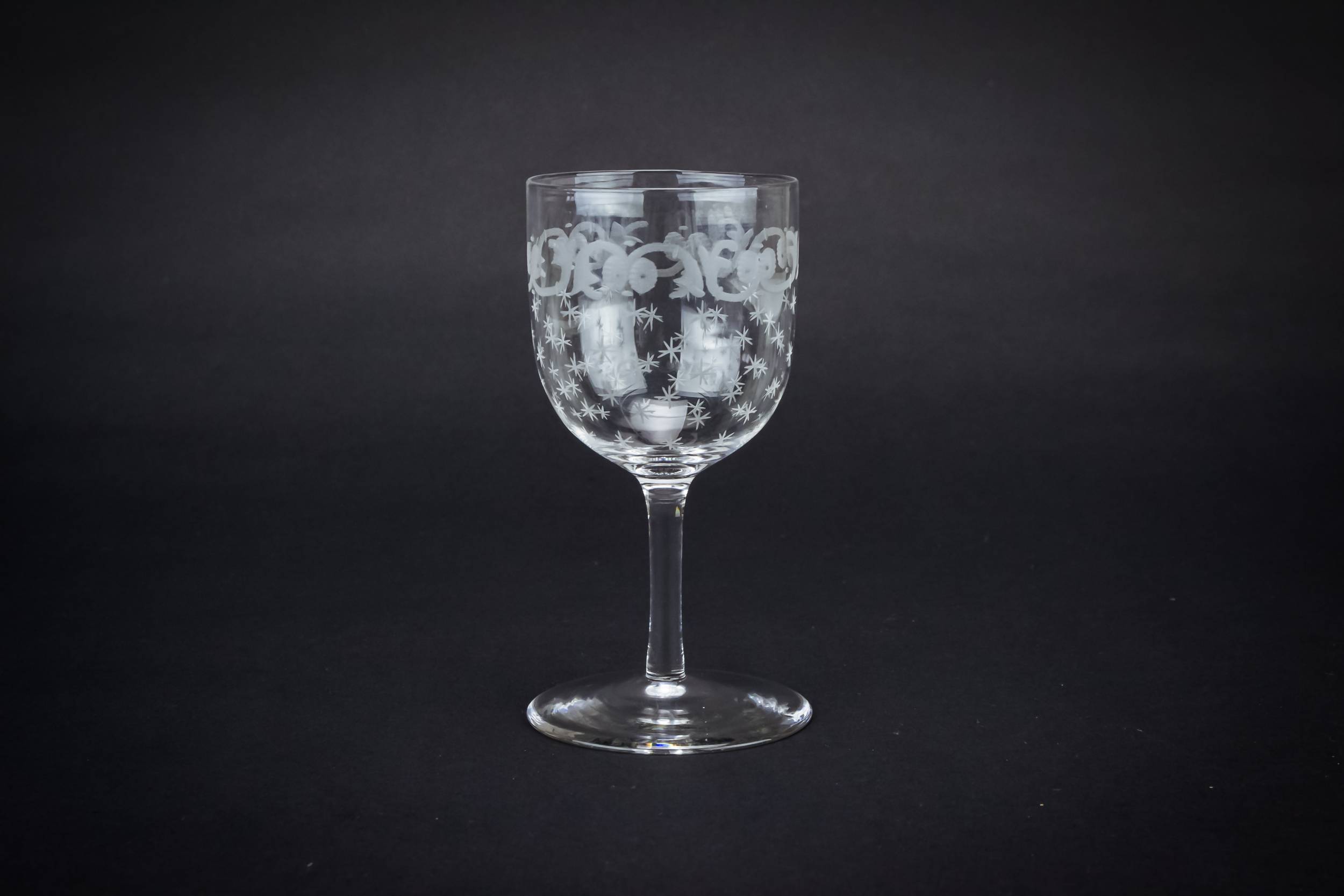 Clear Antique Stars — Engraved wine glass