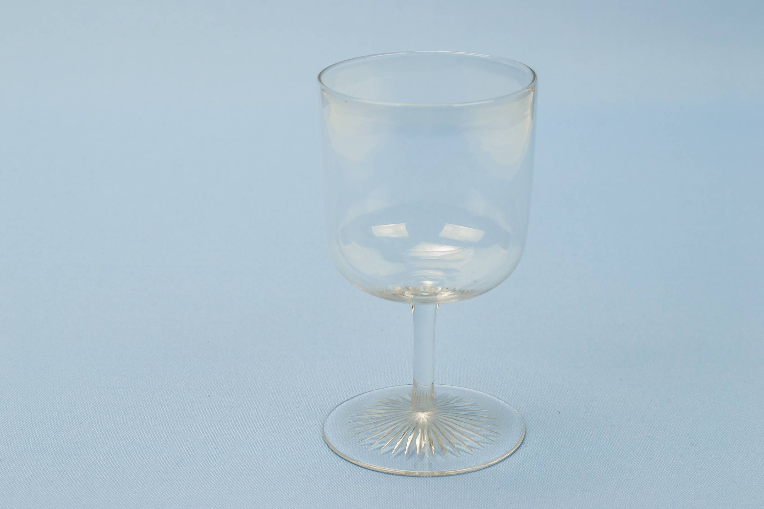 Clear Elegant Star — 4 wine stem glasses 3