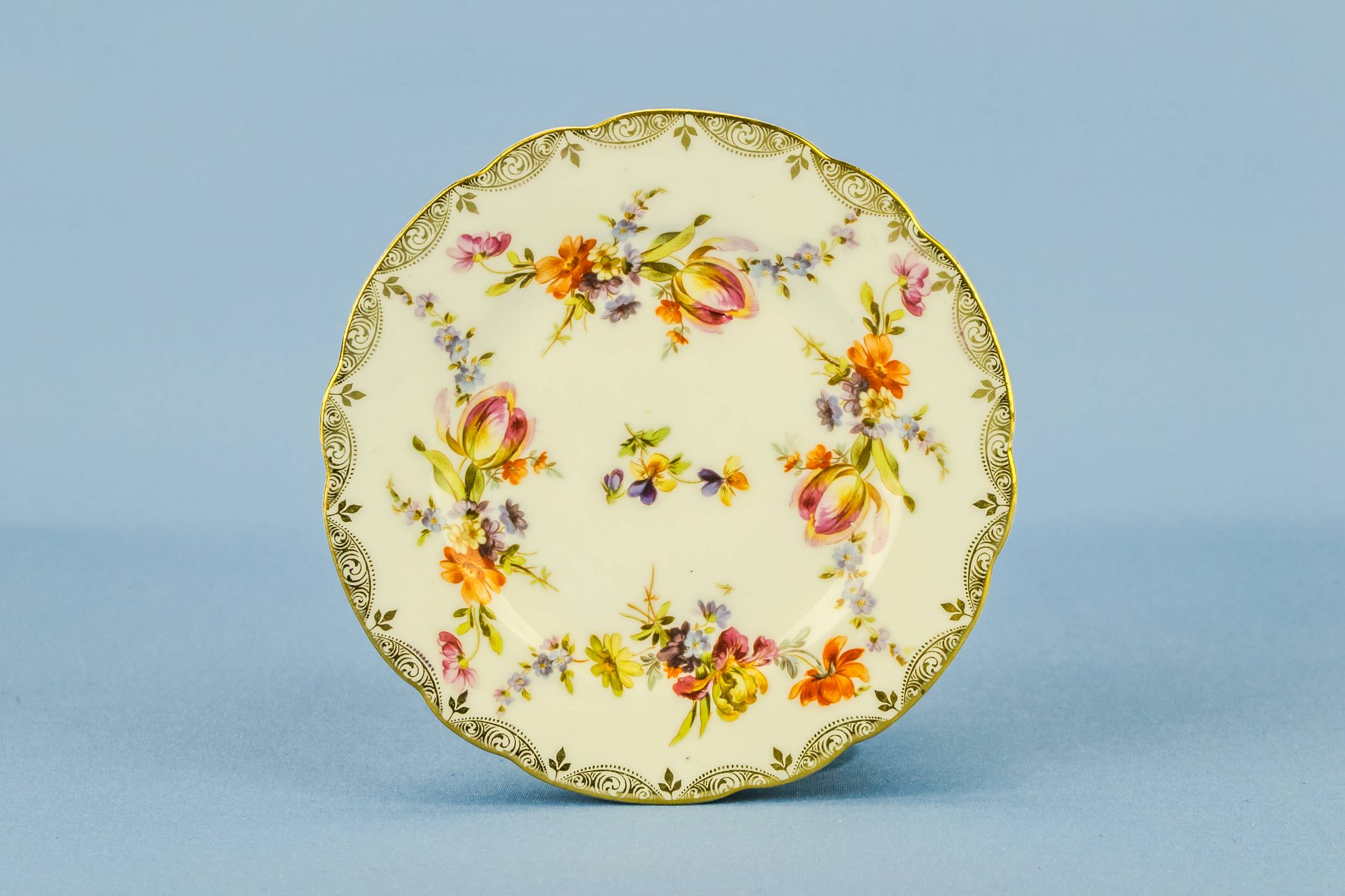 Elegant Vintage Porcelain — 4 small coffee saucers
