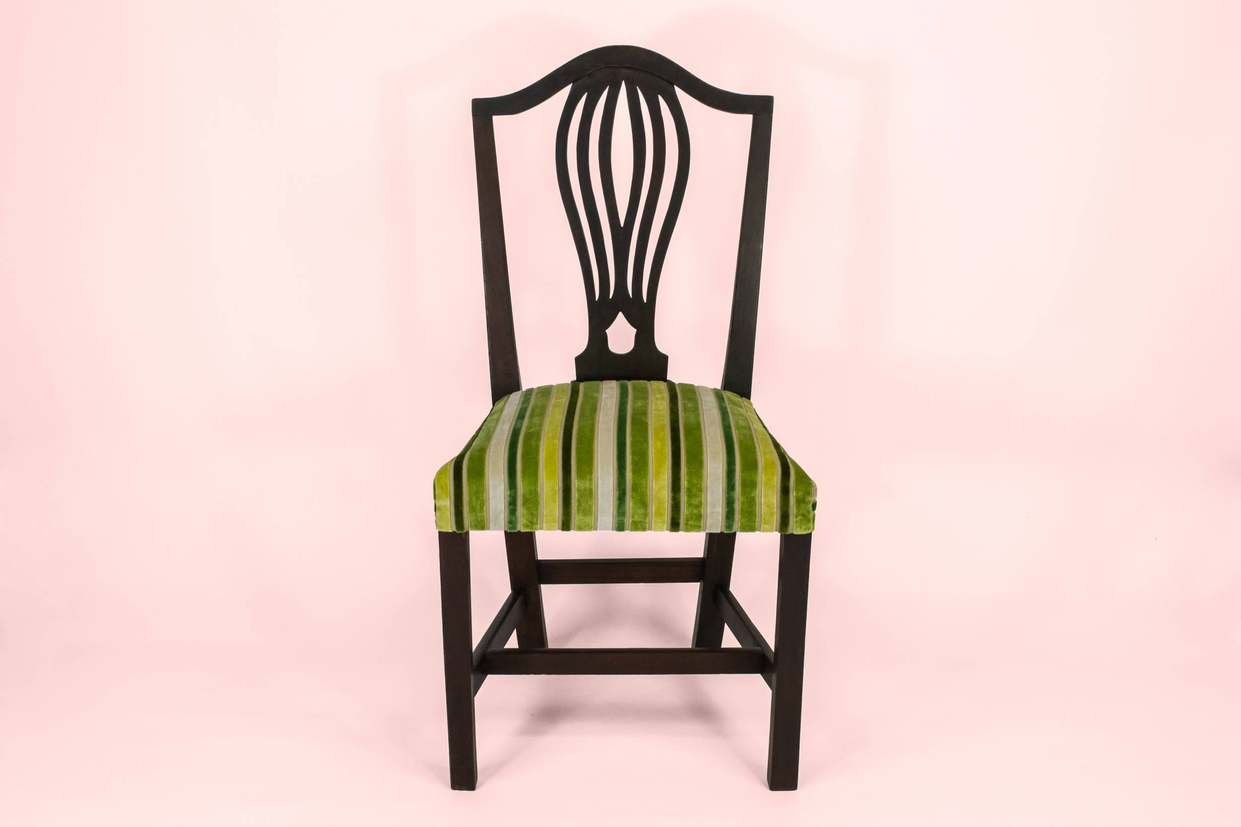Antique Mahogany Retro — Mahogany green velvet chair