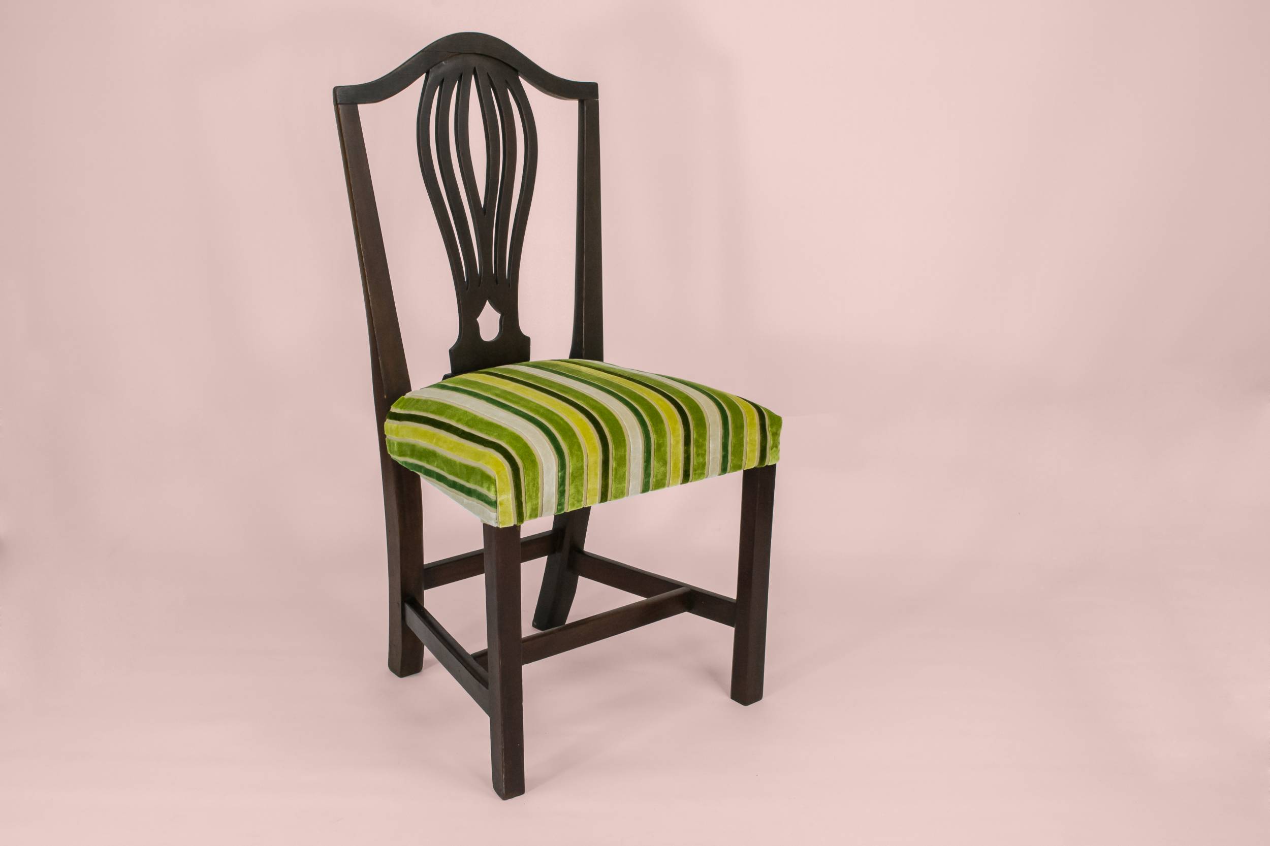 Antique Mahogany Retro — Mahogany green velvet chair 1