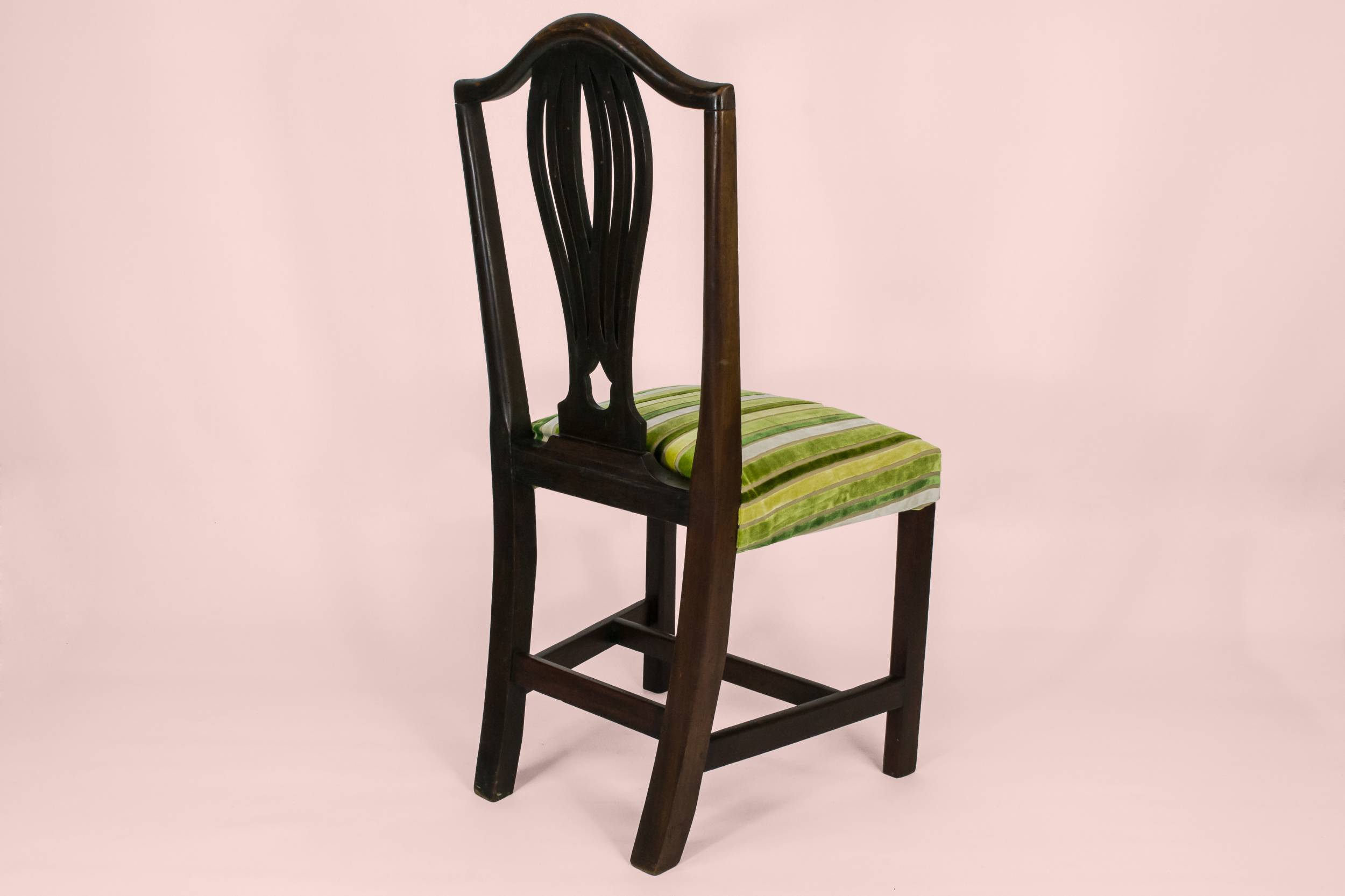 Antique Mahogany Retro — Mahogany green velvet chair 4