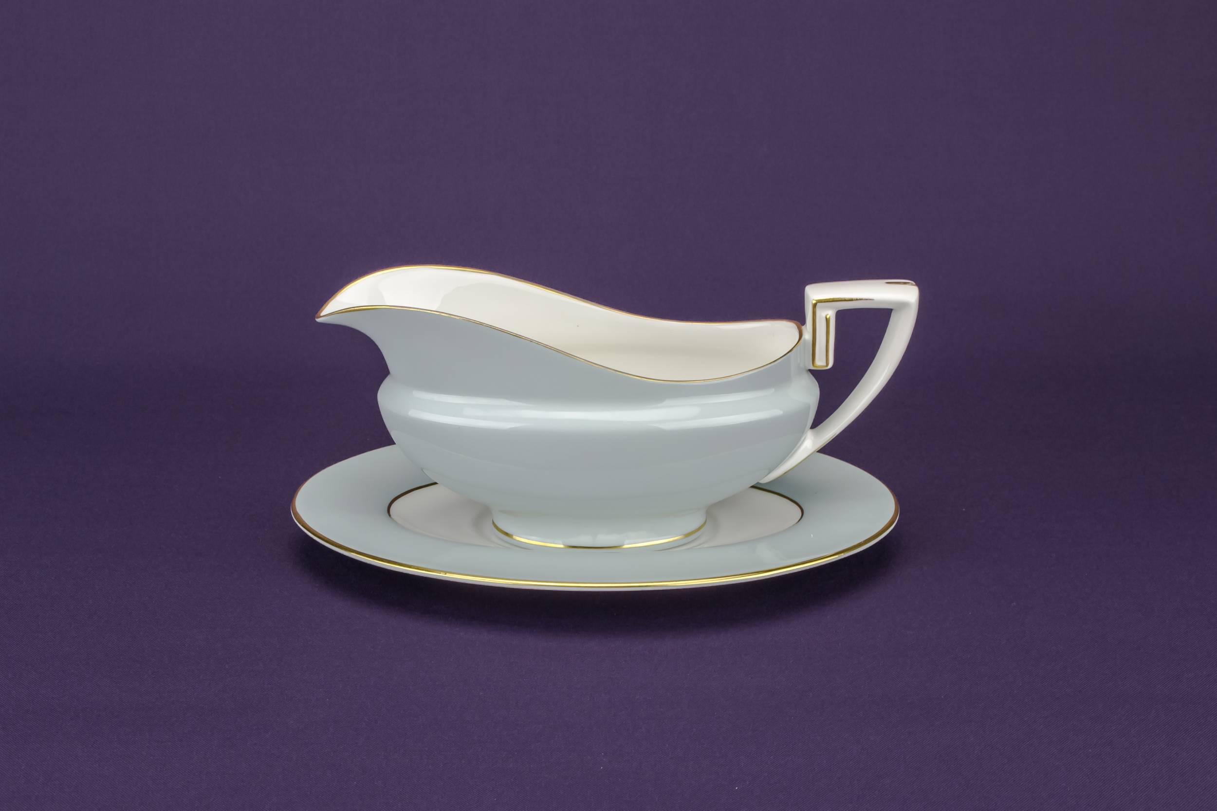 Vintage Luxurious Floral — Blue gravy boat on platter