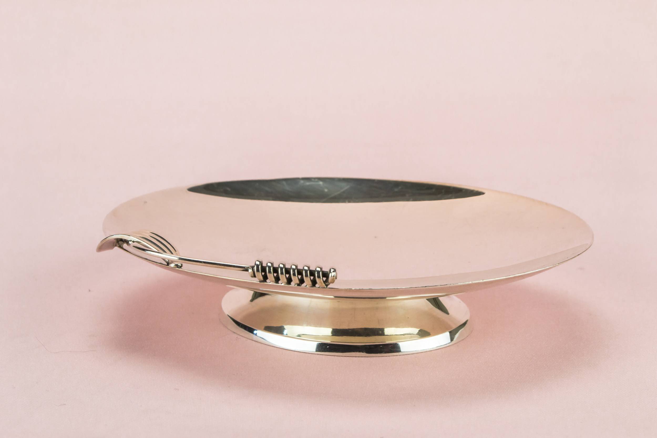 Silver Plated Metal — Small decorative silver bowl 2
