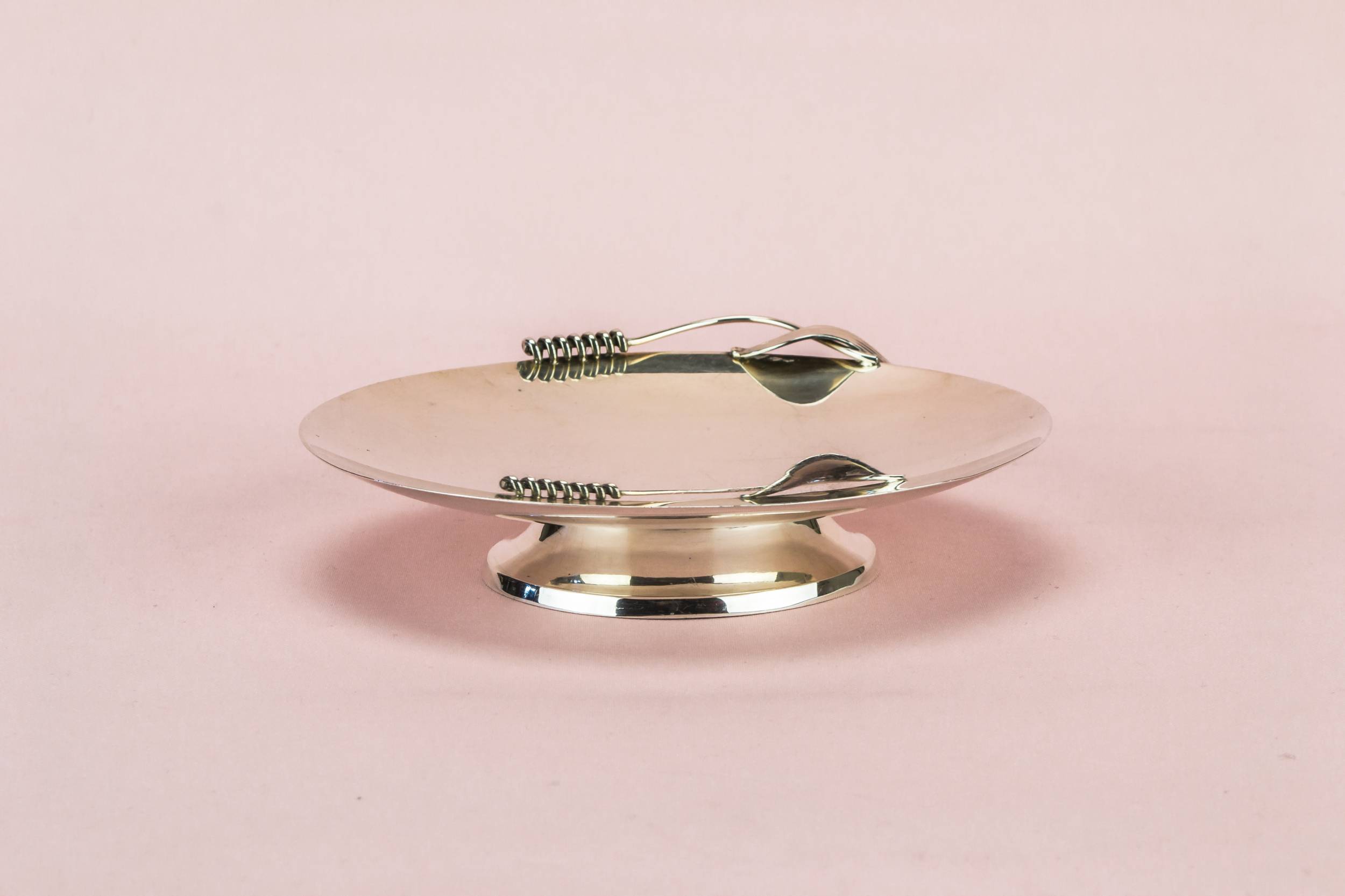 Silver Plated Metal — Small decorative silver bowl